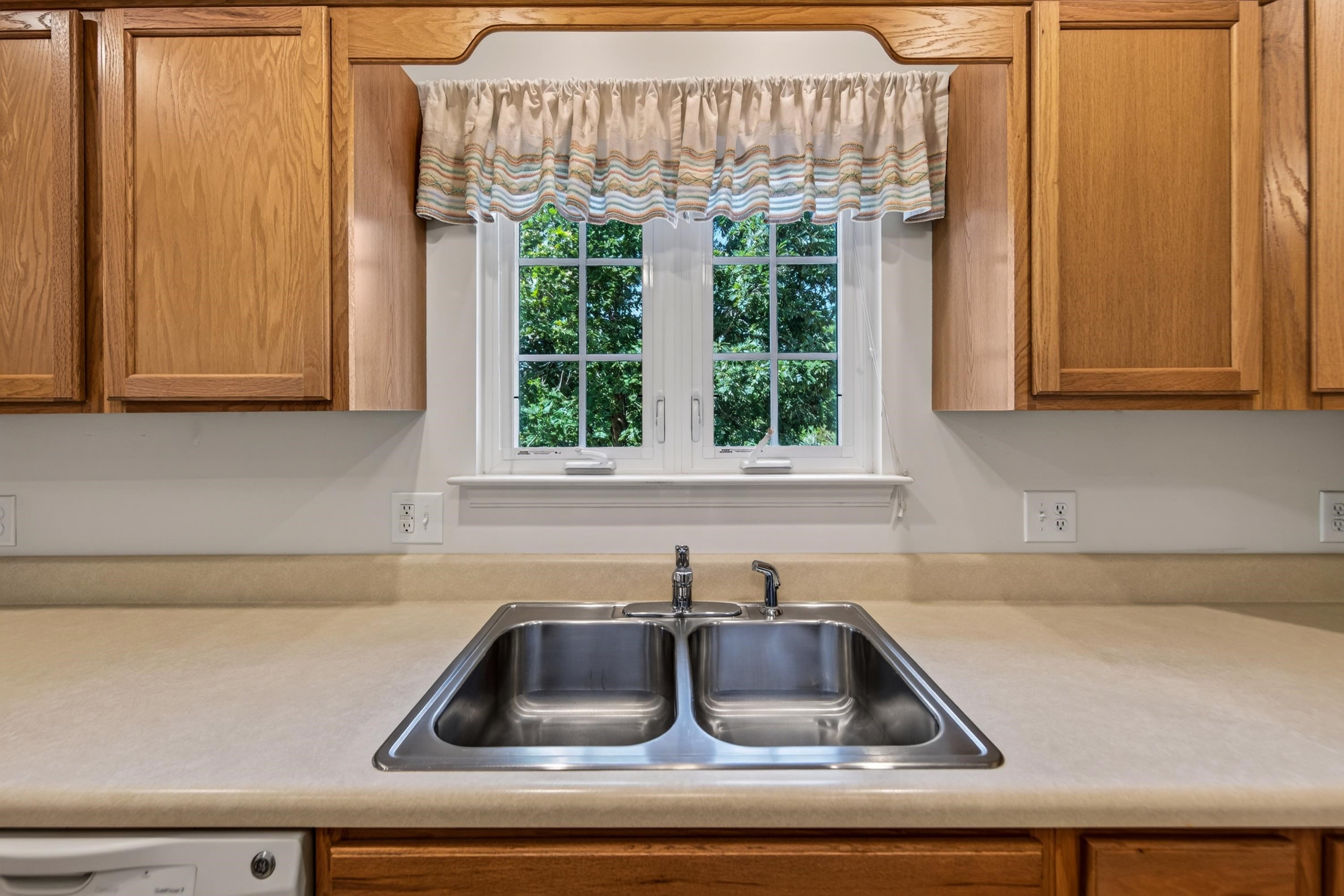 513 HICKORY GROVE CIR, HARRISONBURG, Virginia 22801, 3 Bedrooms Bedrooms, ,2 BathroomsBathrooms,Residential,513 HICKORY GROVE CIR,679258 MLS # 679258
