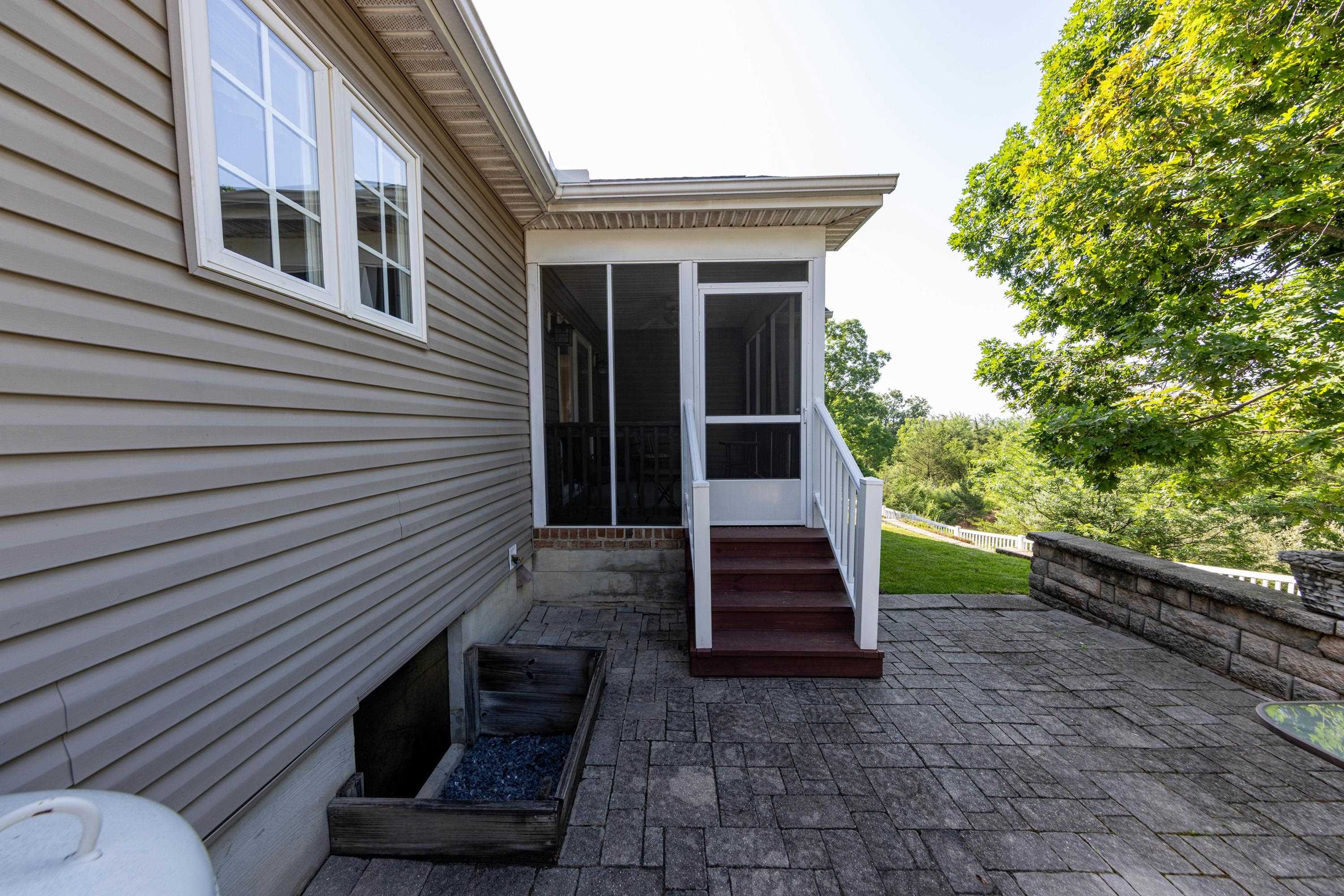 513 HICKORY GROVE CIR, HARRISONBURG, Virginia 22801, 3 Bedrooms Bedrooms, ,2 BathroomsBathrooms,Residential,513 HICKORY GROVE CIR,679258 MLS # 679258