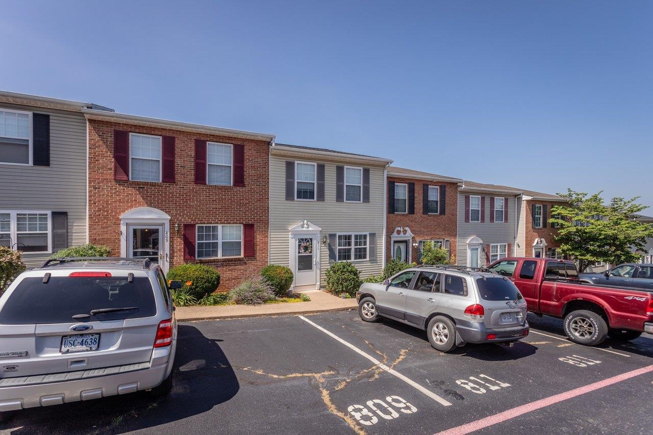 811 NORTHFIELD CT, HARRISONBURG, Virginia 22802, 3 Bedrooms Bedrooms, ,1 BathroomBathrooms,Residential,811 NORTHFIELD CT,679262 MLS # 679262 811 NORTHFIELD CT, HARRISONBURG, Virginia 22802, 3 Bedrooms Bedrooms, ,1 BathroomBathrooms,Residential,811 NORTHFIELD CT,679262 MLS # 679262