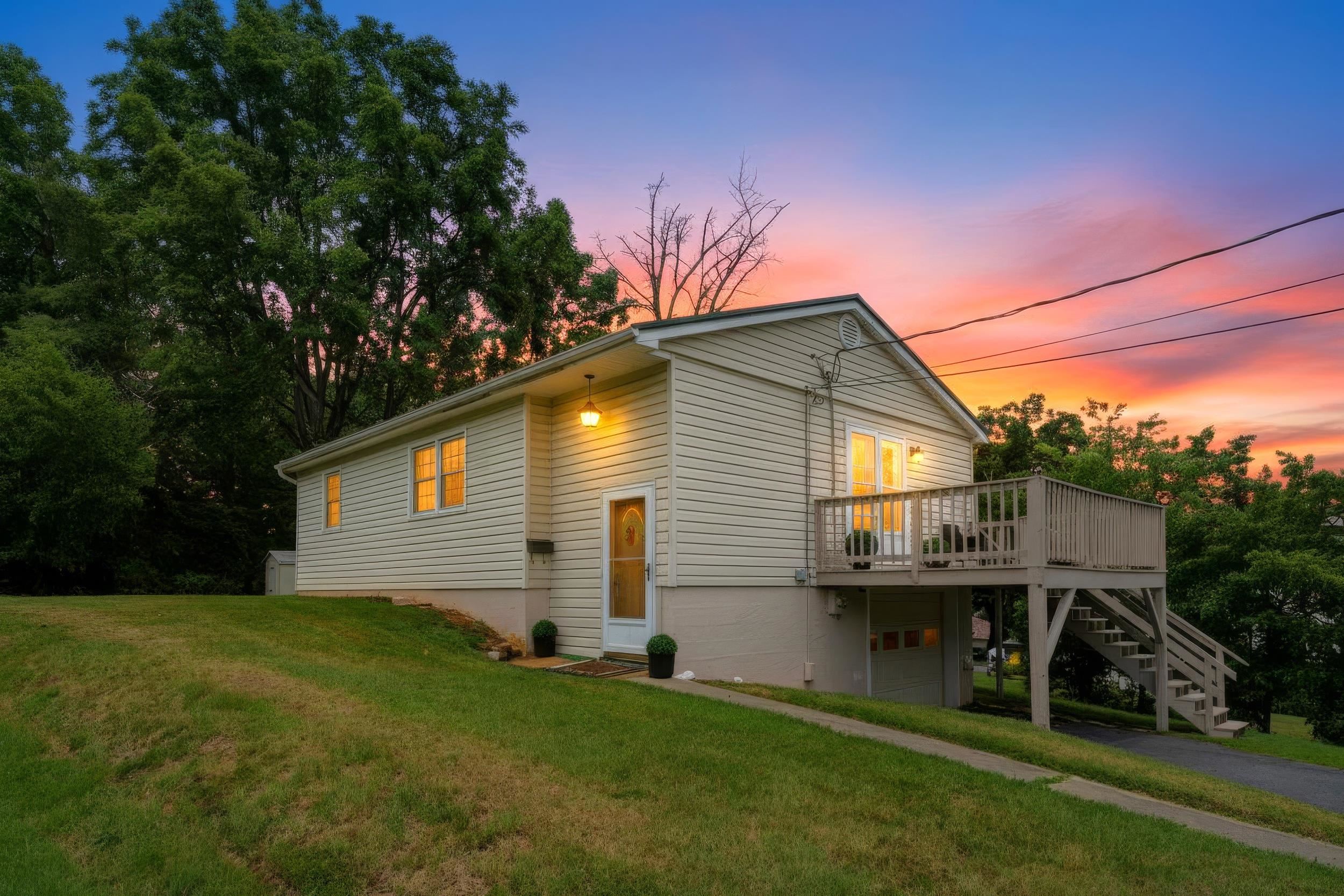 112 BELLVIEW ST, STAUNTON, Virginia 24401, 3 Bedrooms Bedrooms, ,1 BathroomBathrooms,Residential,112 BELLVIEW ST,679278 MLS # 679278