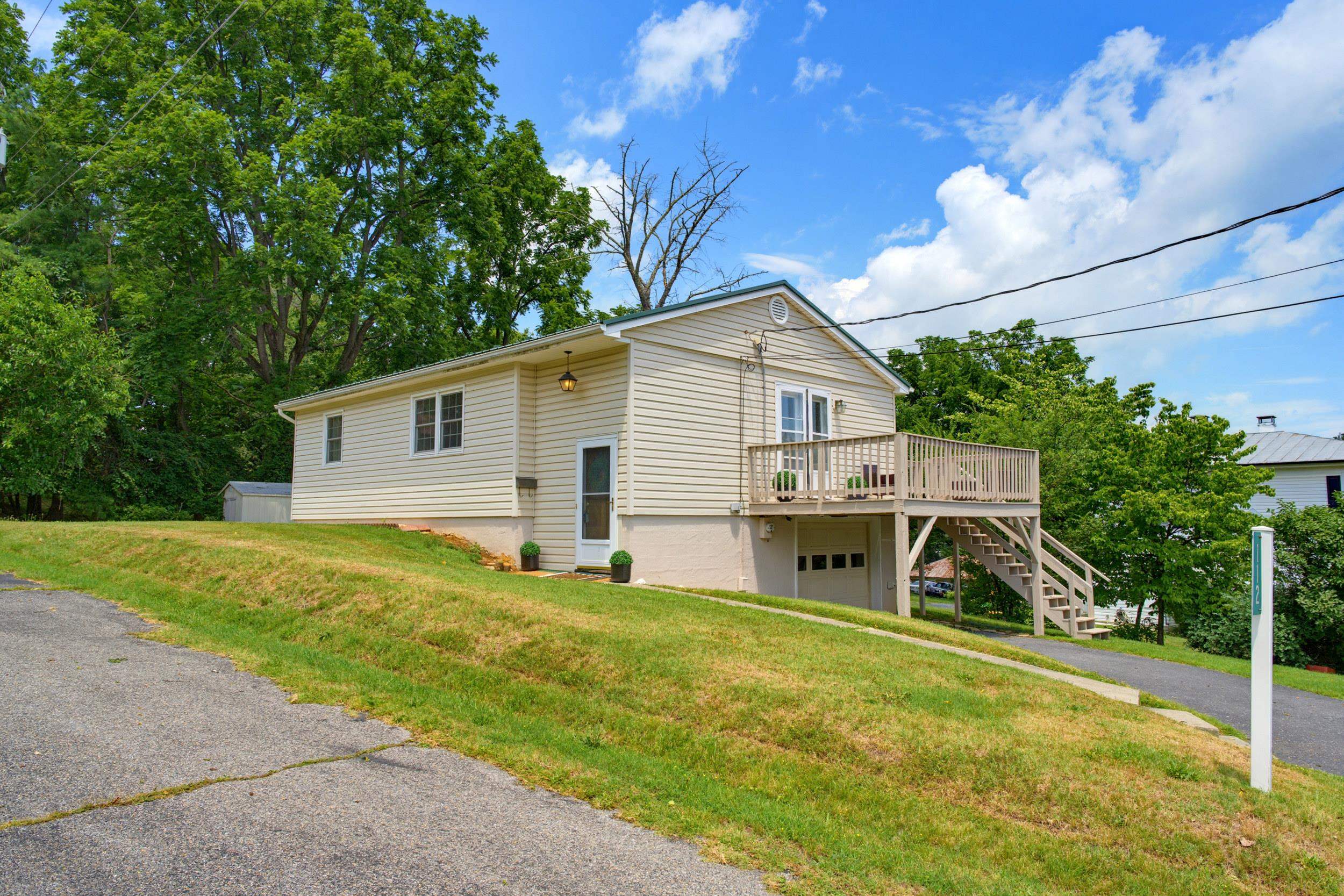 112 BELLVIEW ST, STAUNTON, Virginia 24401, 3 Bedrooms Bedrooms, ,1 BathroomBathrooms,Residential,112 BELLVIEW ST,679278 MLS # 679278