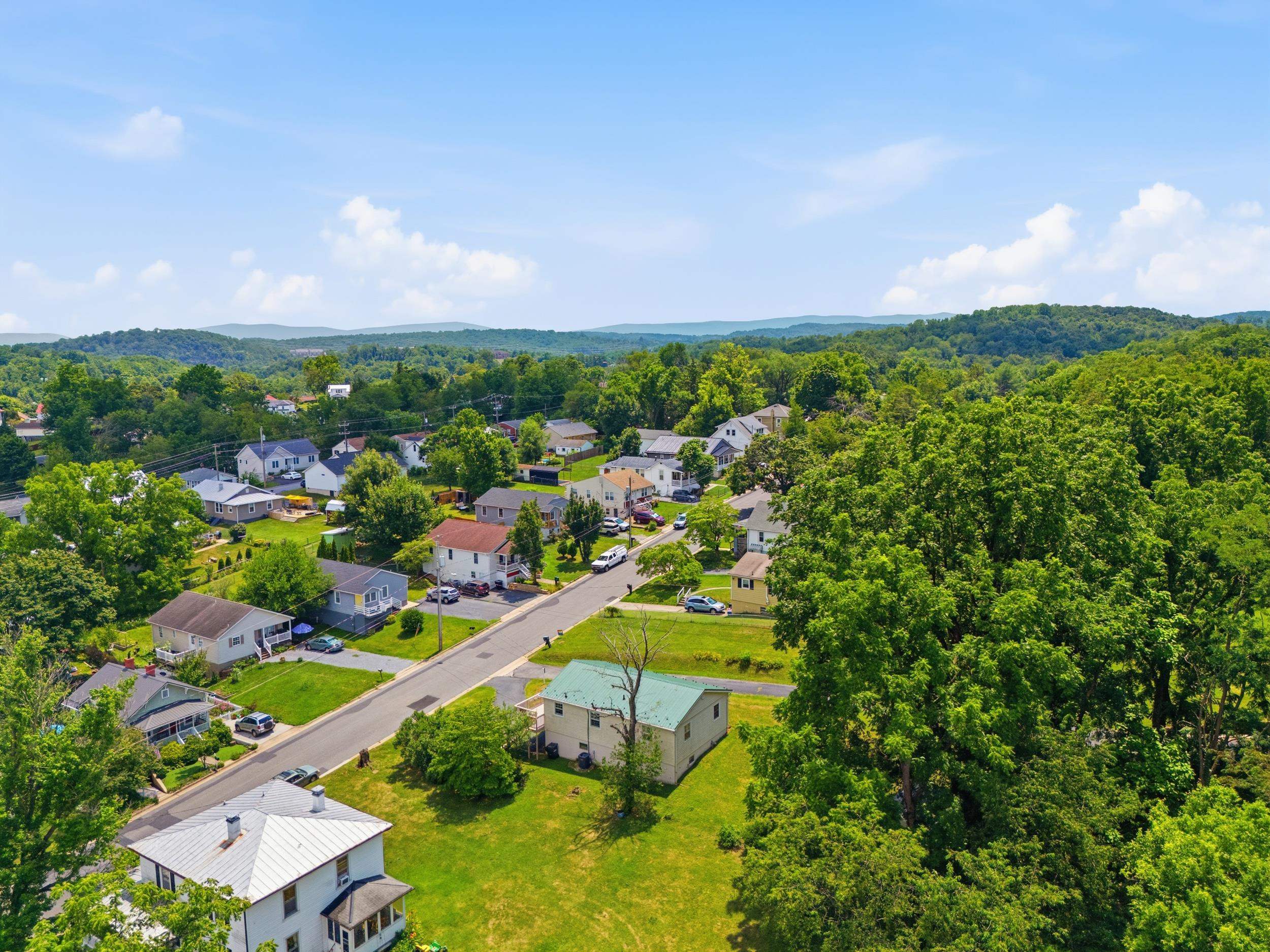 112 BELLVIEW ST, STAUNTON, Virginia 24401, 3 Bedrooms Bedrooms, ,1 BathroomBathrooms,Residential,112 BELLVIEW ST,679278 MLS # 679278
