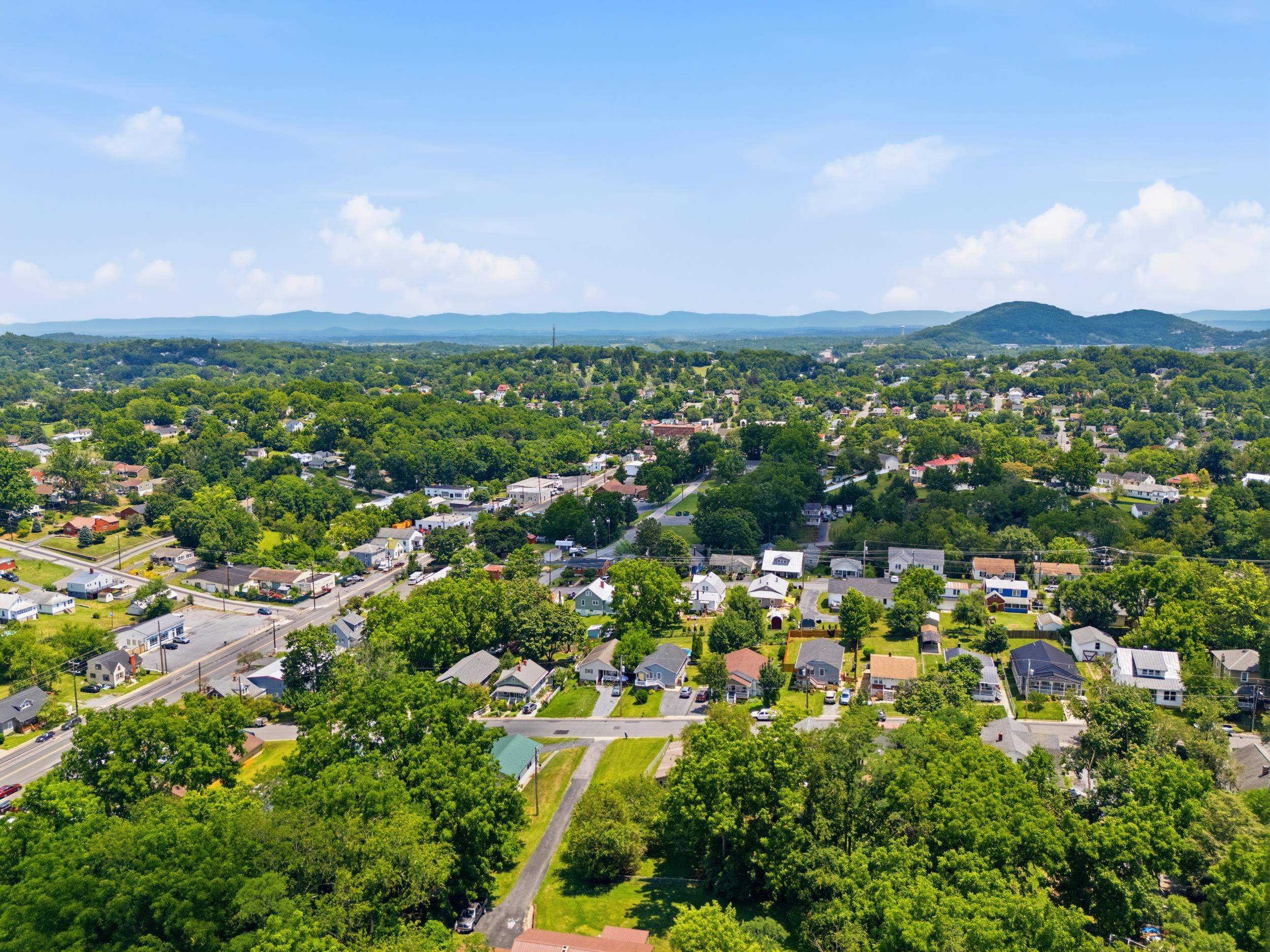 112 BELLVIEW ST, STAUNTON, Virginia 24401, 3 Bedrooms Bedrooms, ,1 BathroomBathrooms,Residential,112 BELLVIEW ST,679278 MLS # 679278