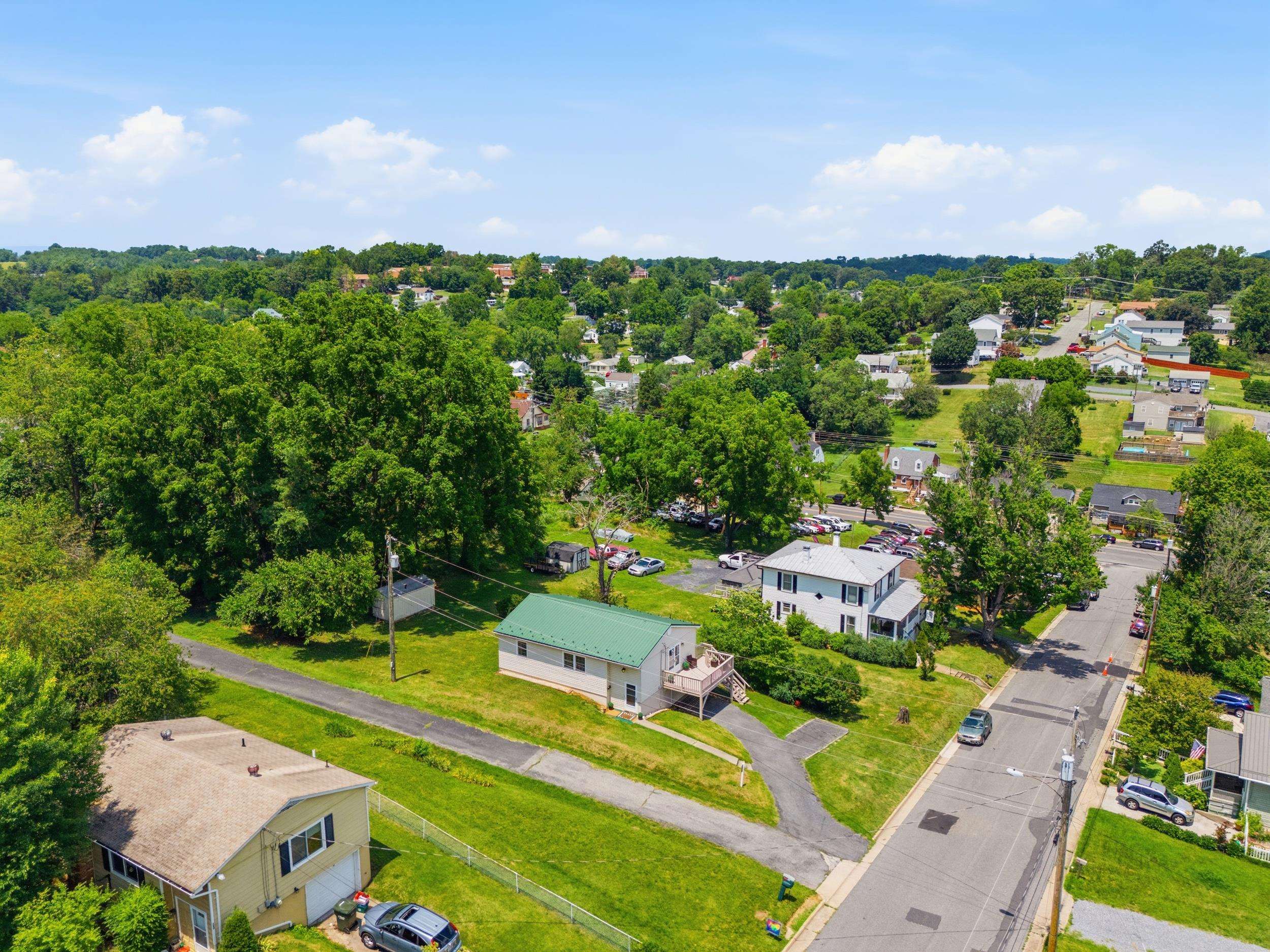 112 BELLVIEW ST, STAUNTON, Virginia 24401, 3 Bedrooms Bedrooms, ,1 BathroomBathrooms,Residential,112 BELLVIEW ST,679278 MLS # 679278
