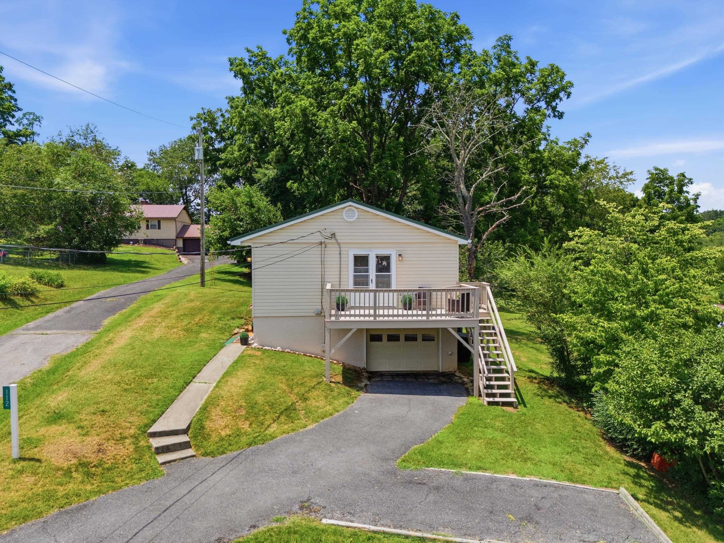112 BELLVIEW ST, STAUNTON, Virginia 24401, 3 Bedrooms Bedrooms, ,1 BathroomBathrooms,Residential,112 BELLVIEW ST,679278 MLS # 679278