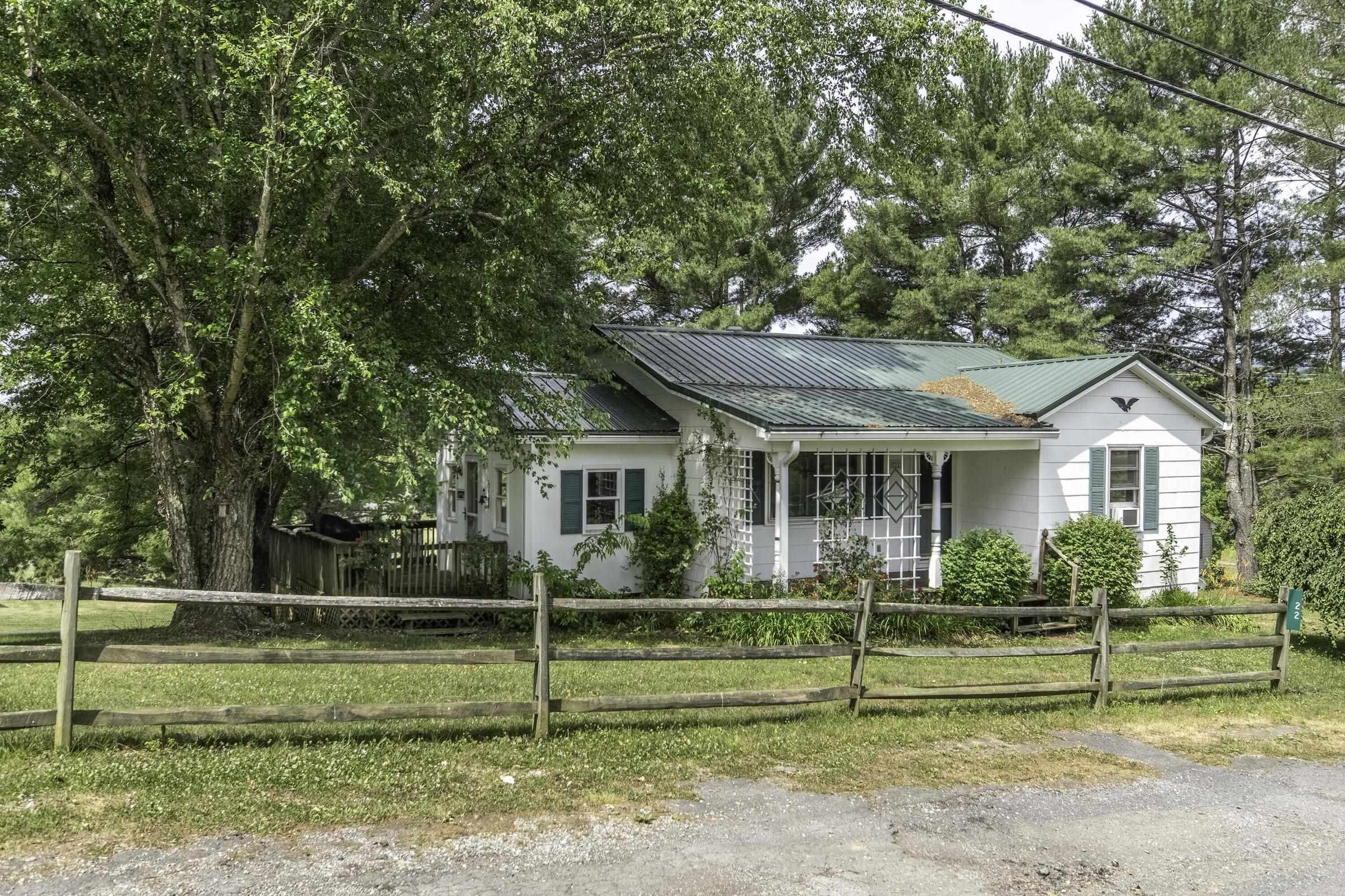 2-bedroom, 1-bath cottage with lots of potential! 2-bedroom, 1-bath cottage with lots of potential!
