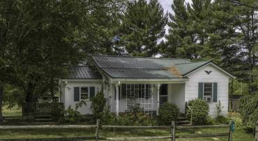 Conveniently located just minutes from the Lexington Horse Center and shopping and just over 2 miles from historic downtown Lexington.
