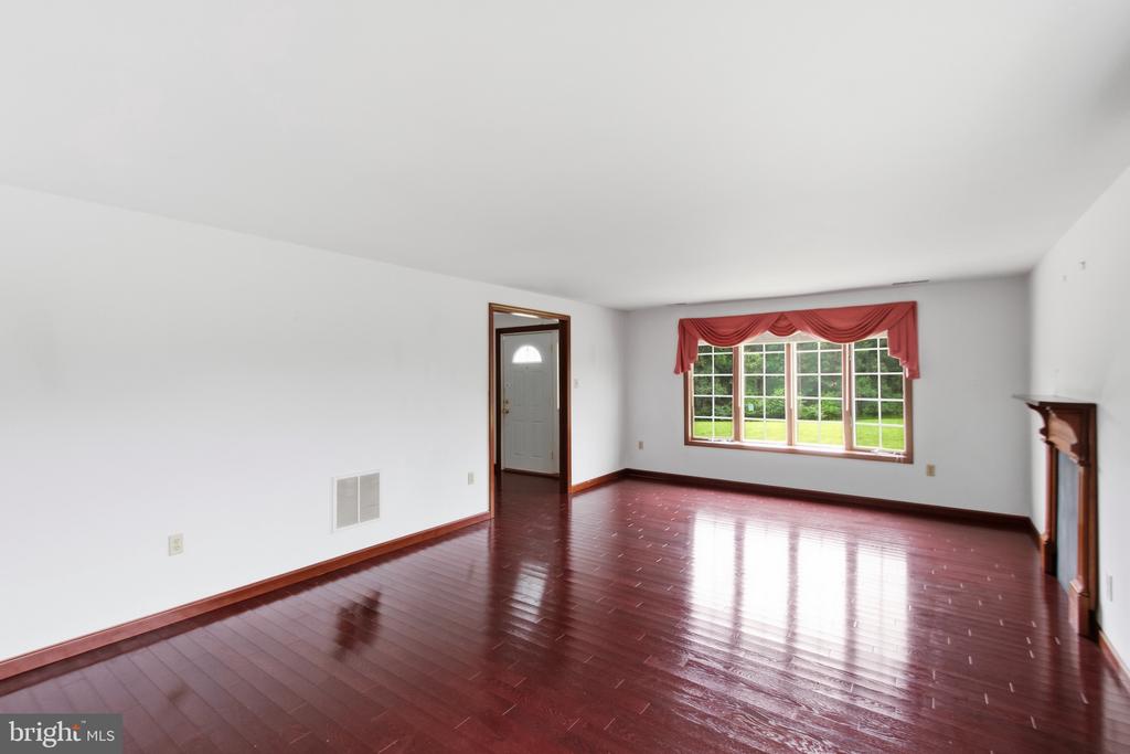 4407 INDIAN RUN RD, AMISSVILLE, Virginia 20106, 3 Bedrooms Bedrooms, ,2 BathroomsBathrooms,Residential,4407 INDIAN RUN RD,VACU2014244 MLS # VACU2014244 4407 INDIAN RUN RD, AMISSVILLE, Virginia 20106, 3 Bedrooms Bedrooms, ,2 BathroomsBathrooms,Residential,4407 INDIAN RUN RD,VACU2014244 MLS # VACU2014244
