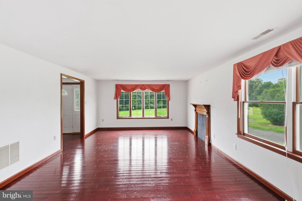 4407 INDIAN RUN RD, AMISSVILLE, Virginia 20106, 3 Bedrooms Bedrooms, ,2 BathroomsBathrooms,Residential,4407 INDIAN RUN RD,VACU2014244 MLS # VACU2014244 4407 INDIAN RUN RD, AMISSVILLE, Virginia 20106, 3 Bedrooms Bedrooms, ,2 BathroomsBathrooms,Residential,4407 INDIAN RUN RD,VACU2014244 MLS # VACU2014244