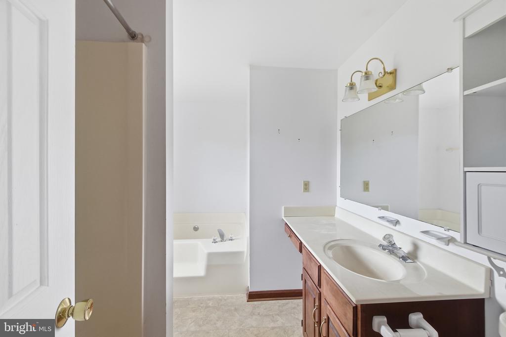 4407 INDIAN RUN RD, AMISSVILLE, Virginia 20106, 3 Bedrooms Bedrooms, ,2 BathroomsBathrooms,Residential,4407 INDIAN RUN RD,VACU2014244 MLS # VACU2014244 4407 INDIAN RUN RD, AMISSVILLE, Virginia 20106, 3 Bedrooms Bedrooms, ,2 BathroomsBathrooms,Residential,4407 INDIAN RUN RD,VACU2014244 MLS # VACU2014244