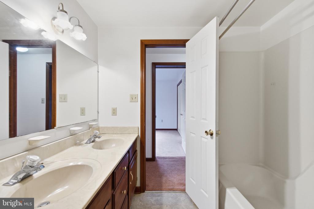 4407 INDIAN RUN RD, AMISSVILLE, Virginia 20106, 3 Bedrooms Bedrooms, ,2 BathroomsBathrooms,Residential,4407 INDIAN RUN RD,VACU2014244 MLS # VACU2014244 4407 INDIAN RUN RD, AMISSVILLE, Virginia 20106, 3 Bedrooms Bedrooms, ,2 BathroomsBathrooms,Residential,4407 INDIAN RUN RD,VACU2014244 MLS # VACU2014244