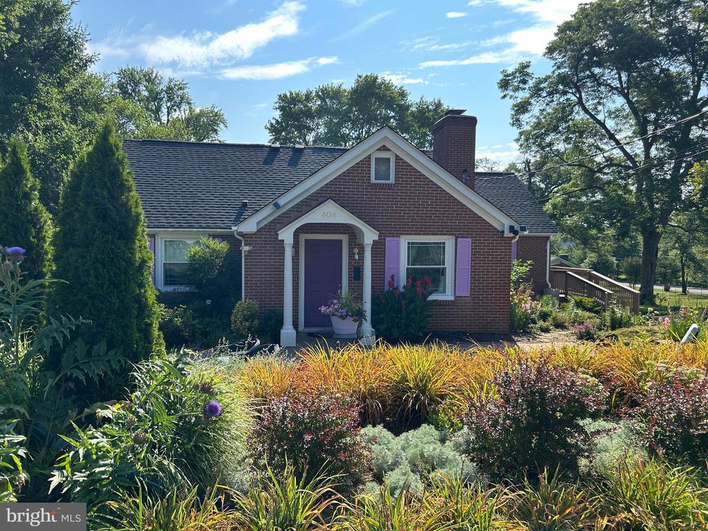 404 CHURCH ST, GORDONSVILLE, Virginia 22942, 6 Bedrooms Bedrooms, ,5 BathroomsBathrooms,Residential,404 CHURCH ST,VAOR2014686 MLS # VAOR2014686