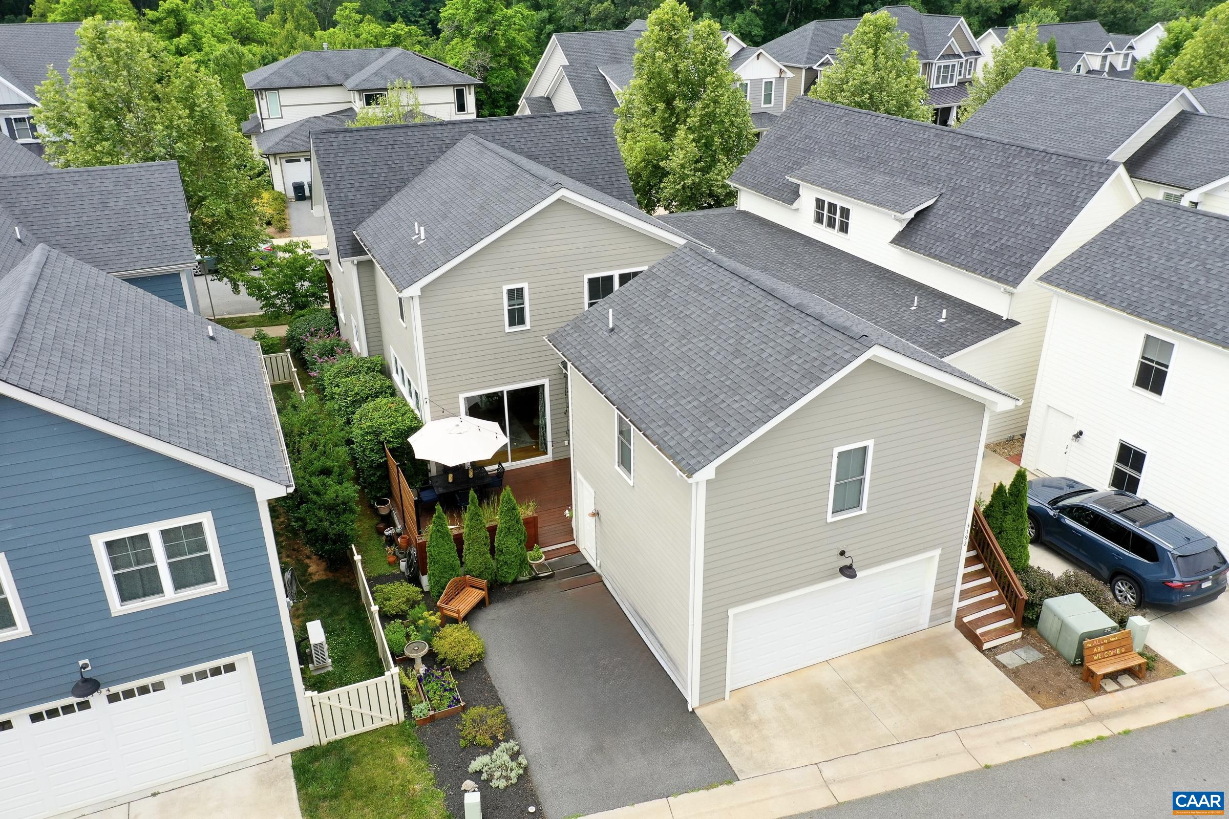 Detached garage with income-generating ADU. Detached garage with income-generating ADU.