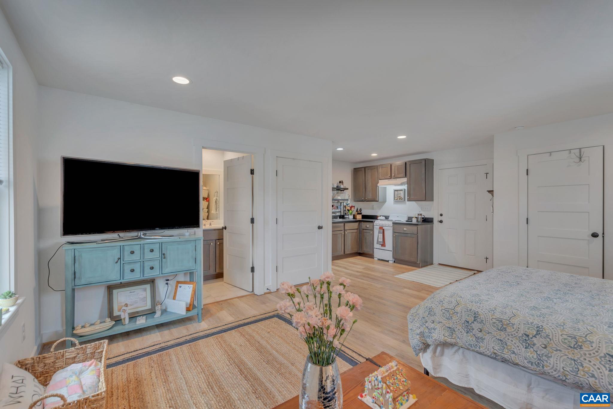 Studio apartment with kitchen, stacked laundry and full bathroom. Studio apartment with kitchen, stacked laundry and full bathroom.