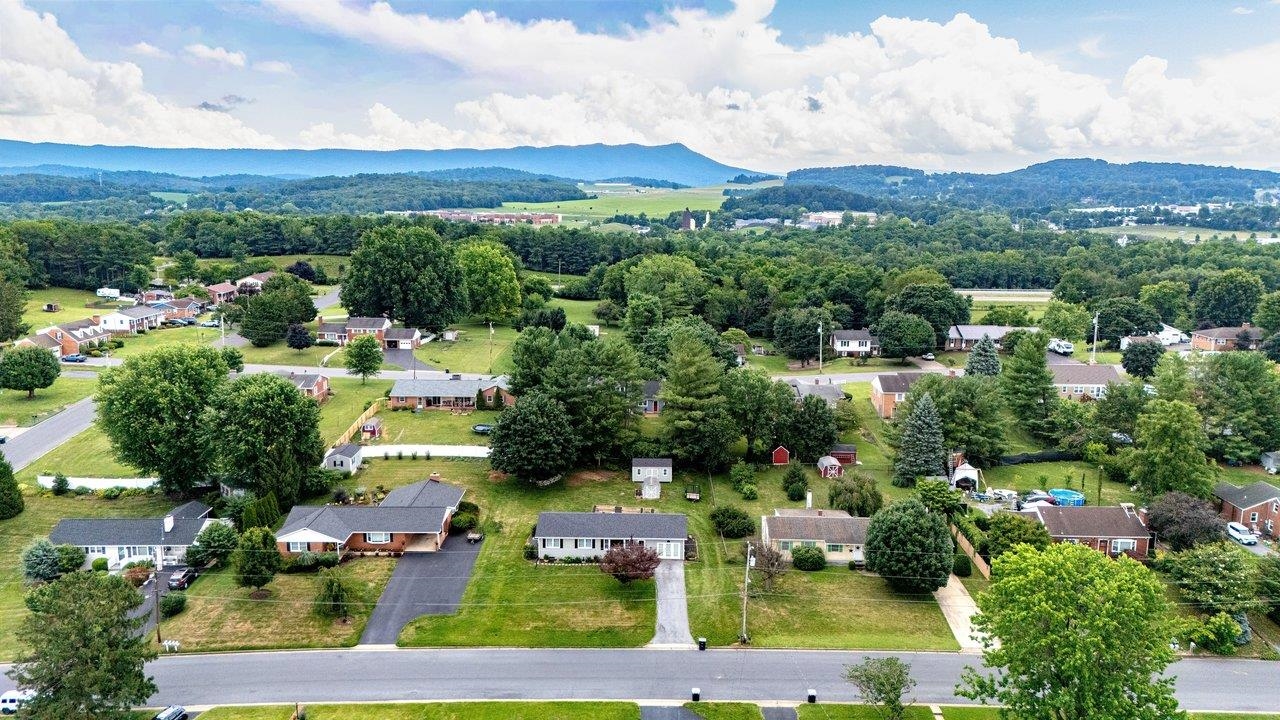 741 BROADVIEW DR, HARRISONBURG, Virginia 22802, 3 Bedrooms Bedrooms, ,1 BathroomBathrooms,Residential,741 BROADVIEW DR,679293 MLS # 679293 741 BROADVIEW DR, HARRISONBURG, Virginia 22802, 3 Bedrooms Bedrooms, ,1 BathroomBathrooms,Residential,741 BROADVIEW DR,679293 MLS # 679293