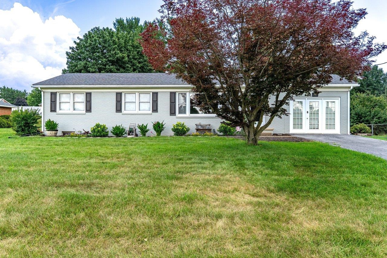 741 BROADVIEW DR, HARRISONBURG, Virginia 22802, 3 Bedrooms Bedrooms, ,1 BathroomBathrooms,Residential,741 BROADVIEW DR,679293 MLS # 679293 741 BROADVIEW DR, HARRISONBURG, Virginia 22802, 3 Bedrooms Bedrooms, ,1 BathroomBathrooms,Residential,741 BROADVIEW DR,679293 MLS # 679293