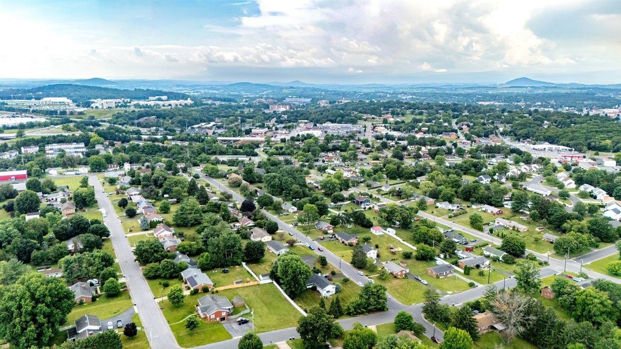 741 BROADVIEW DR, HARRISONBURG, Virginia 22802, 3 Bedrooms Bedrooms, ,1 BathroomBathrooms,Residential,741 BROADVIEW DR,679293 MLS # 679293 741 BROADVIEW DR, HARRISONBURG, Virginia 22802, 3 Bedrooms Bedrooms, ,1 BathroomBathrooms,Residential,741 BROADVIEW DR,679293 MLS # 679293
