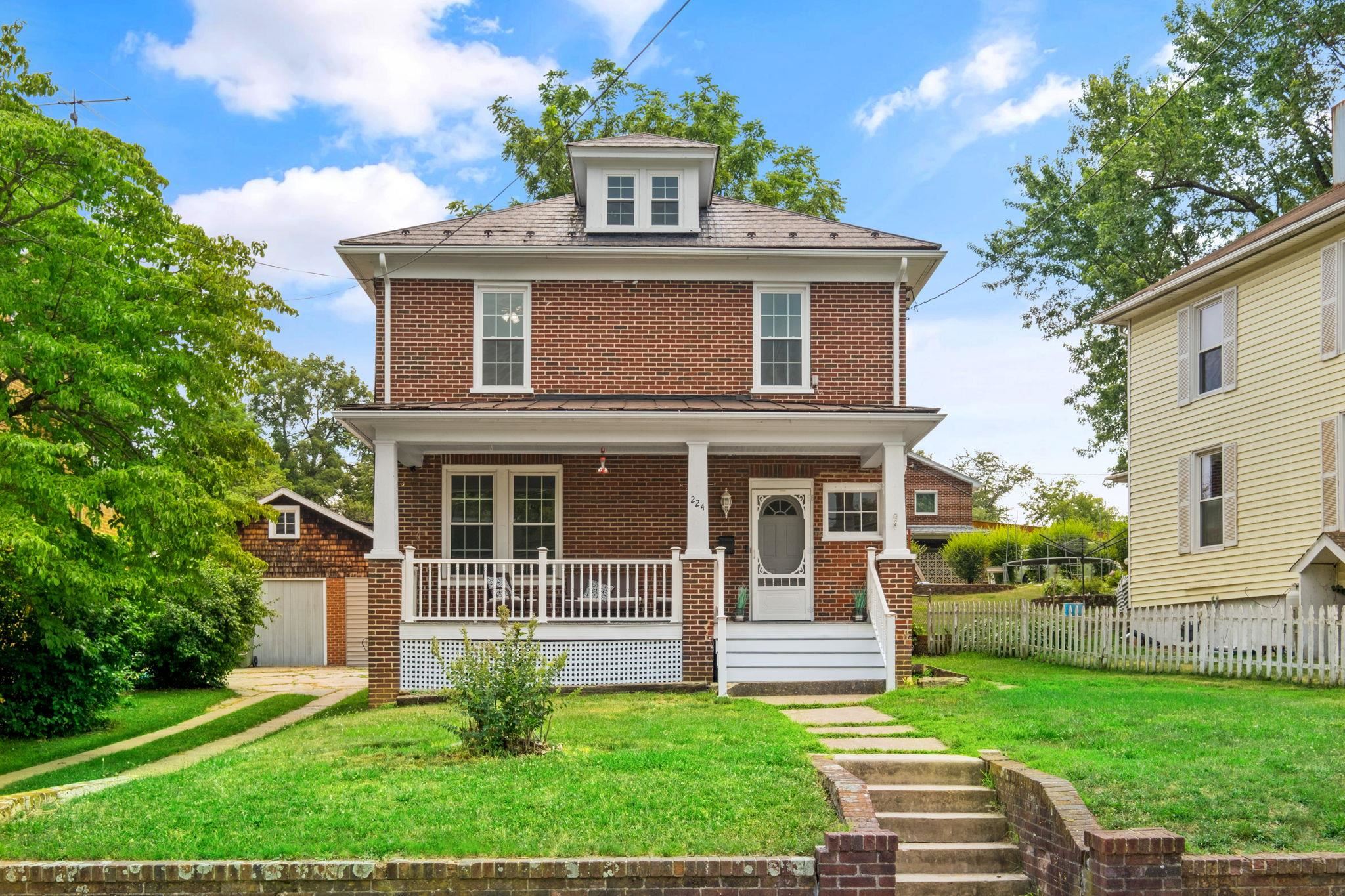 224 FLORENCE AVE, WAYNESBORO, Virginia 22980, 4 Bedrooms Bedrooms, ,2 BathroomsBathrooms,Residential,The Florence Foursquare - Classic Character, Fresh,224 FLORENCE AVE,679307 MLS # 679307