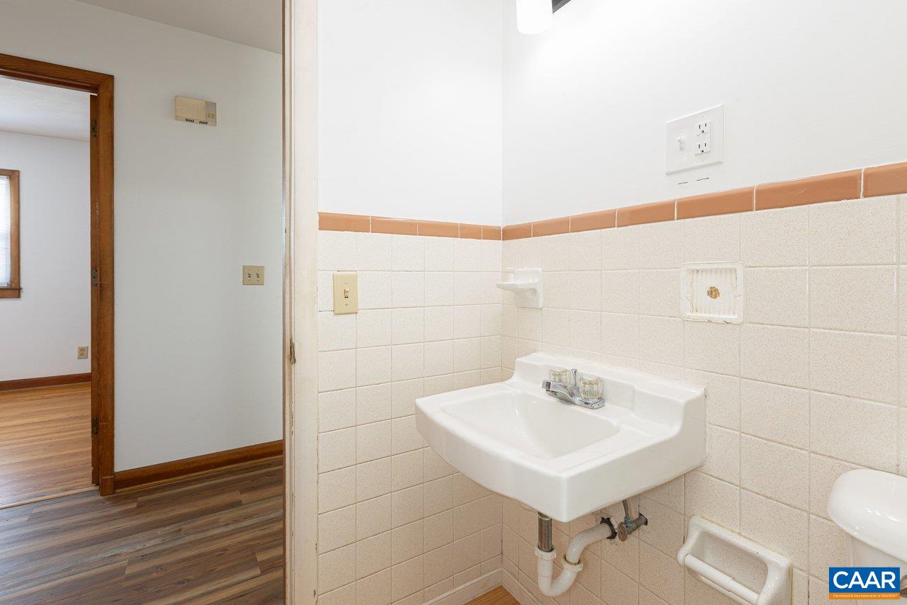 814 VIRGINIA AVE, HARRISONBURG, Virginia 22802, 3 Bedrooms Bedrooms, ,1 BathroomBathrooms,Residential,814 Virginia Ave, Harrisonburg, Va, 22802.,814 VIRGINIA AVE,679316 MLS # 679316 814 VIRGINIA AVE, HARRISONBURG, Virginia 22802, 3 Bedrooms Bedrooms, ,1 BathroomBathrooms,Residential,814 Virginia Ave, Harrisonburg, Va, 22802.,814 VIRGINIA AVE,679316 MLS # 679316