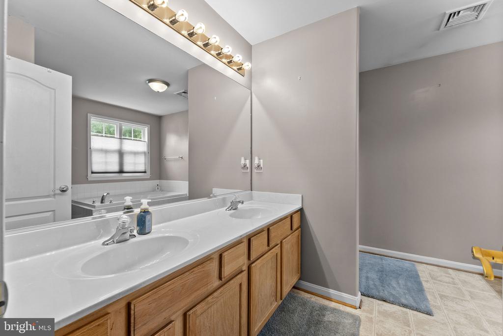 1085 VIRGINIA AVE, CULPEPER, Virginia 22701, 4 Bedrooms Bedrooms, ,3 BathroomsBathrooms,Residential,1085 VIRGINIA AVE,VACU2013888 MLS # VACU2013888 1085 VIRGINIA AVE, CULPEPER, Virginia 22701, 4 Bedrooms Bedrooms, ,3 BathroomsBathrooms,Residential,1085 VIRGINIA AVE,VACU2013888 MLS # VACU2013888