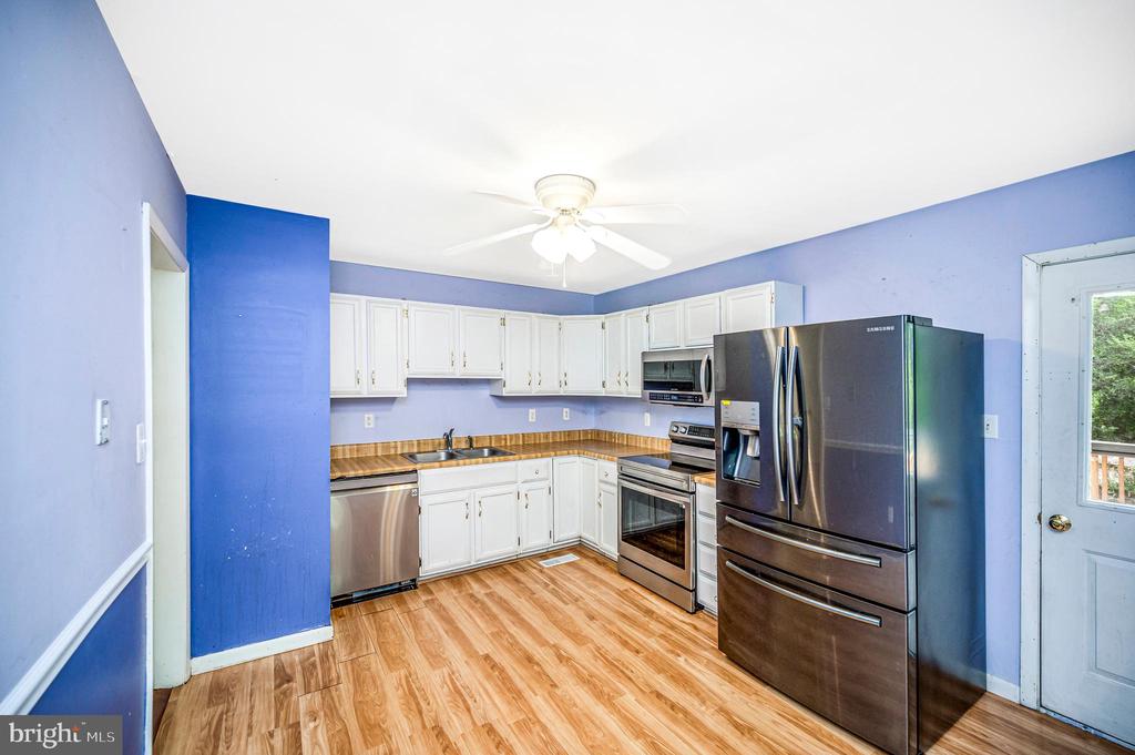 5526 CAROUSEL ST, FREDERICKSBURG, Virginia 22407, 4 Bedrooms Bedrooms, ,2 BathroomsBathrooms,Residential,5526 CAROUSEL ST,VASP2043284 MLS # VASP2043284