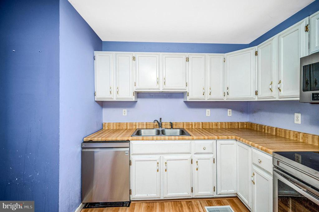 5526 CAROUSEL ST, FREDERICKSBURG, Virginia 22407, 4 Bedrooms Bedrooms, ,2 BathroomsBathrooms,Residential,5526 CAROUSEL ST,VASP2043284 MLS # VASP2043284
