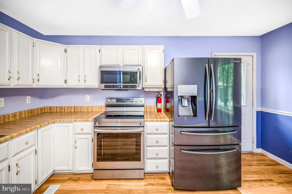 5526 CAROUSEL ST, FREDERICKSBURG, Virginia 22407, 4 Bedrooms Bedrooms, ,2 BathroomsBathrooms,Residential,5526 CAROUSEL ST,VASP2043284 MLS # VASP2043284