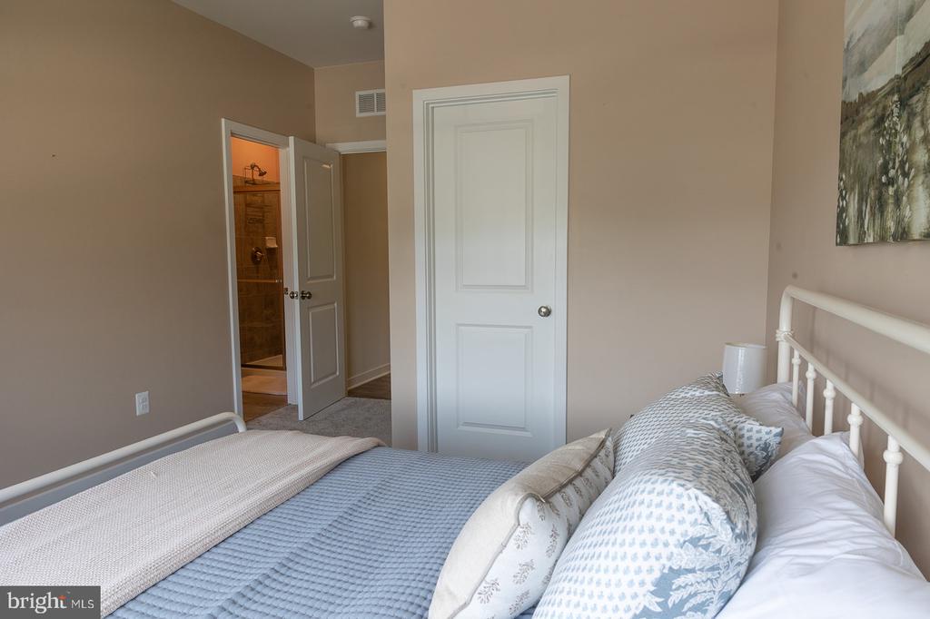 2375 HAWKSHILL DR, JEFFERSONTON, Virginia 22724, 6 Bedrooms Bedrooms, ,4 BathroomsBathrooms,Residential,2375 HAWKSHILL DR,VACU2014194 MLS # VACU2014194 2375 HAWKSHILL DR, JEFFERSONTON, Virginia 22724, 6 Bedrooms Bedrooms, ,4 BathroomsBathrooms,Residential,2375 HAWKSHILL DR,VACU2014194 MLS # VACU2014194