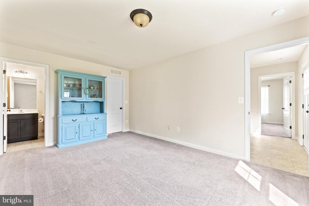 2420 DRAKE LN, FREDERICKSBURG, Virginia 22408, 4 Bedrooms Bedrooms, ,3 BathroomsBathrooms,Residential,2420 DRAKE LN,VASP2043432 MLS # VASP2043432