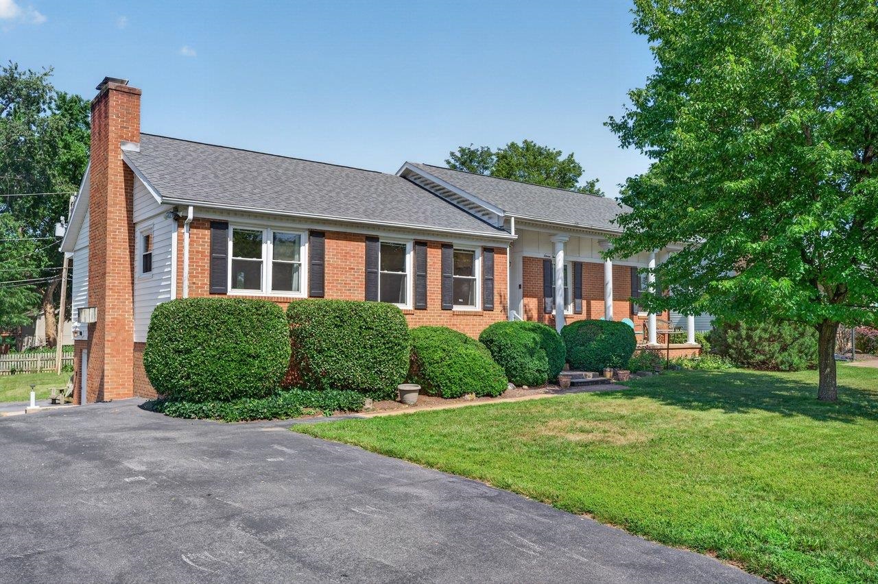 1126 WOODLEIGH CT, HARRISONBURG, Virginia 22802, 3 Bedrooms Bedrooms, ,3 BathroomsBathrooms,Residential,1126 WOODLEIGH CT,679197 MLS # 679197 1126 WOODLEIGH CT, HARRISONBURG, Virginia 22802, 3 Bedrooms Bedrooms, ,3 BathroomsBathrooms,Residential,1126 WOODLEIGH CT,679197 MLS # 679197