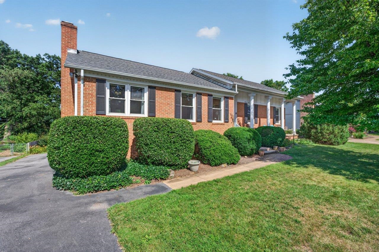 1126 WOODLEIGH CT, HARRISONBURG, Virginia 22802, 3 Bedrooms Bedrooms, ,3 BathroomsBathrooms,Residential,1126 WOODLEIGH CT,679197 MLS # 679197 1126 WOODLEIGH CT, HARRISONBURG, Virginia 22802, 3 Bedrooms Bedrooms, ,3 BathroomsBathrooms,Residential,1126 WOODLEIGH CT,679197 MLS # 679197