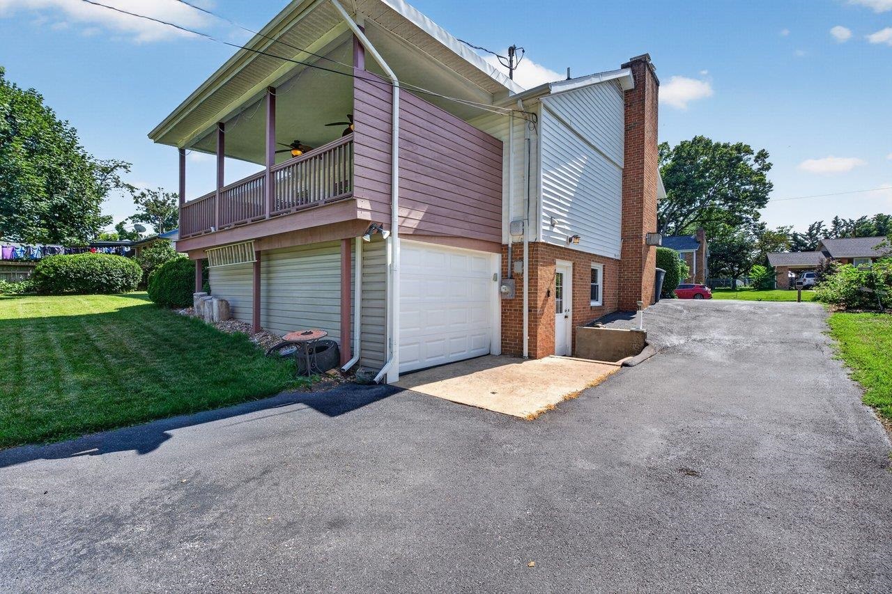 1126 WOODLEIGH CT, HARRISONBURG, Virginia 22802, 3 Bedrooms Bedrooms, ,3 BathroomsBathrooms,Residential,1126 WOODLEIGH CT,679197 MLS # 679197 1126 WOODLEIGH CT, HARRISONBURG, Virginia 22802, 3 Bedrooms Bedrooms, ,3 BathroomsBathrooms,Residential,1126 WOODLEIGH CT,679197 MLS # 679197
