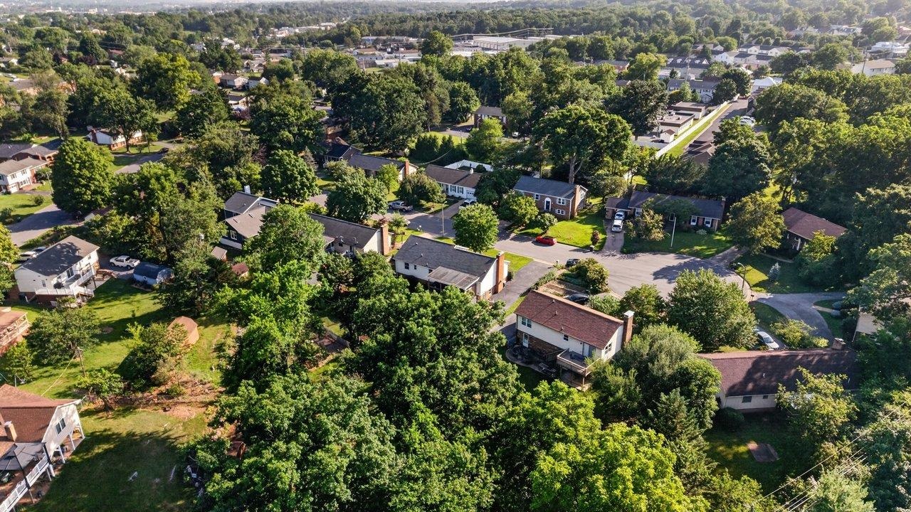 1126 WOODLEIGH CT, HARRISONBURG, Virginia 22802, 3 Bedrooms Bedrooms, ,3 BathroomsBathrooms,Residential,1126 WOODLEIGH CT,679197 MLS # 679197 1126 WOODLEIGH CT, HARRISONBURG, Virginia 22802, 3 Bedrooms Bedrooms, ,3 BathroomsBathrooms,Residential,1126 WOODLEIGH CT,679197 MLS # 679197