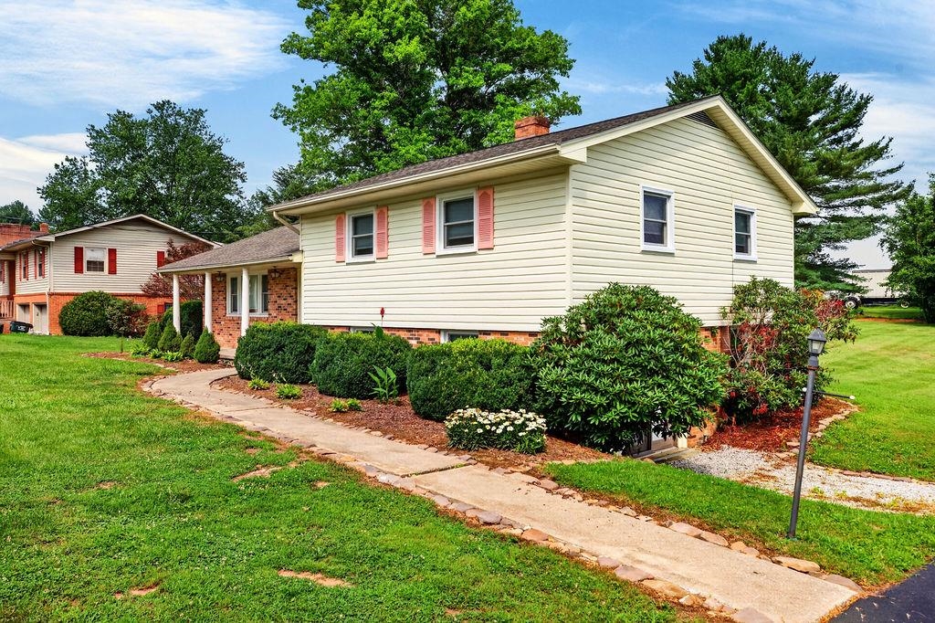 960 CATTLE SCALES RD, WAYNESBORO, Virginia 22980, 3 Bedrooms Bedrooms, ,1 BathroomBathrooms,Residential,960 CATTLE SCALES RD,679317 MLS # 679317 960 CATTLE SCALES RD, WAYNESBORO, Virginia 22980, 3 Bedrooms Bedrooms, ,1 BathroomBathrooms,Residential,960 CATTLE SCALES RD,679317 MLS # 679317