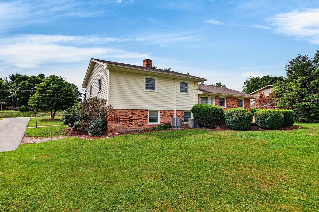 960 CATTLE SCALES RD, WAYNESBORO, Virginia 22980, 3 Bedrooms Bedrooms, ,1 BathroomBathrooms,Residential,960 CATTLE SCALES RD,679317 MLS # 679317 960 CATTLE SCALES RD, WAYNESBORO, Virginia 22980, 3 Bedrooms Bedrooms, ,1 BathroomBathrooms,Residential,960 CATTLE SCALES RD,679317 MLS # 679317
