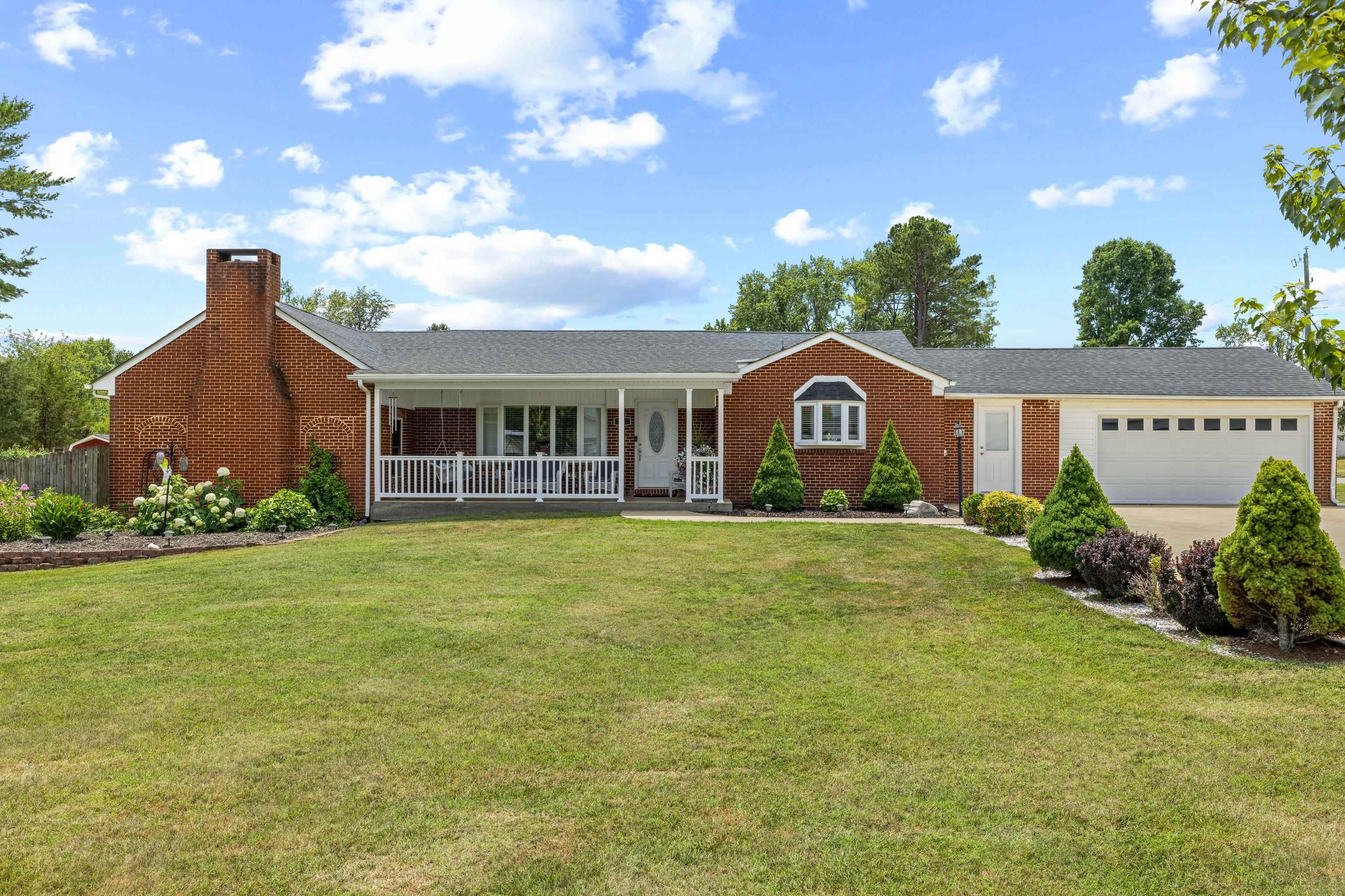 14 FEATHERSTONE DR, LYNDHURST, Virginia 22952, 3 Bedrooms Bedrooms, ,2 BathroomsBathrooms,Residential,14 FEATHERSTONE DR,679319 MLS # 679319