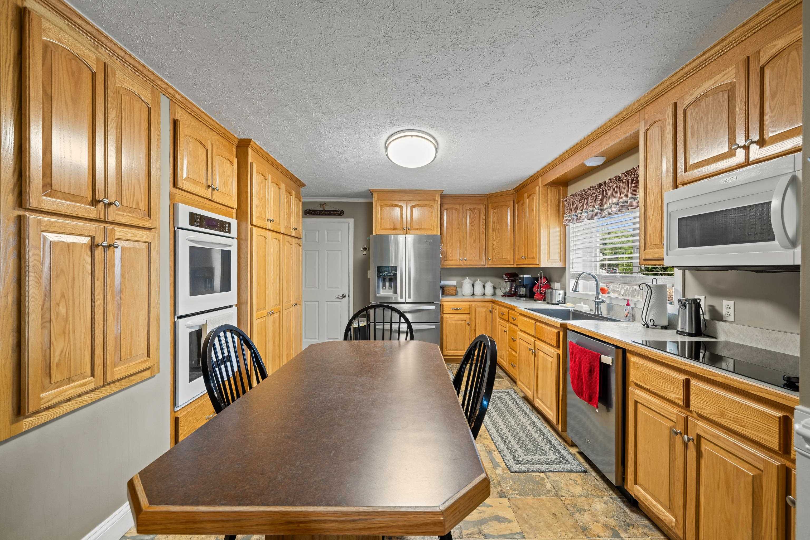 14 FEATHERSTONE DR, LYNDHURST, Virginia 22952, 3 Bedrooms Bedrooms, ,2 BathroomsBathrooms,Residential,14 FEATHERSTONE DR,679319 MLS # 679319