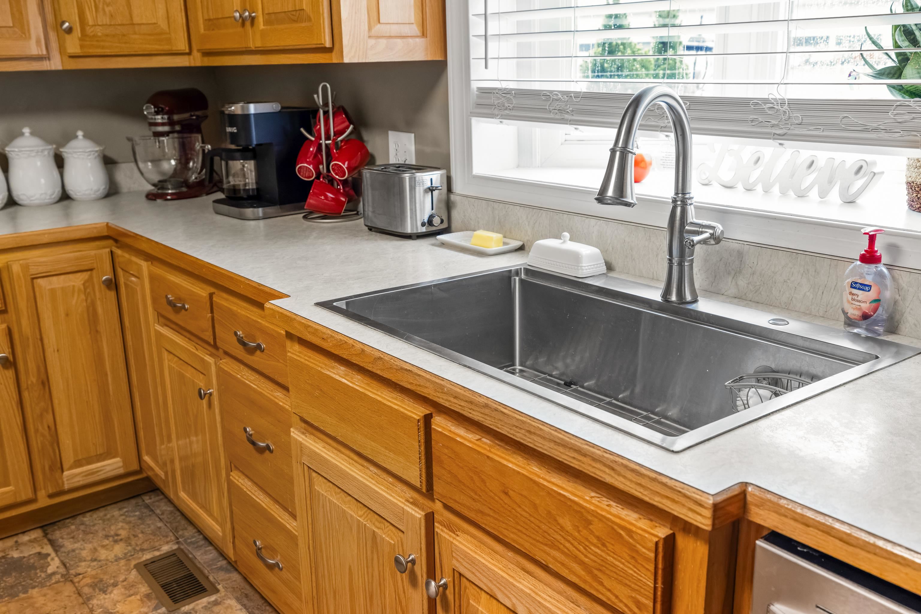 14 FEATHERSTONE DR, LYNDHURST, Virginia 22952, 3 Bedrooms Bedrooms, ,2 BathroomsBathrooms,Residential,14 FEATHERSTONE DR,679319 MLS # 679319