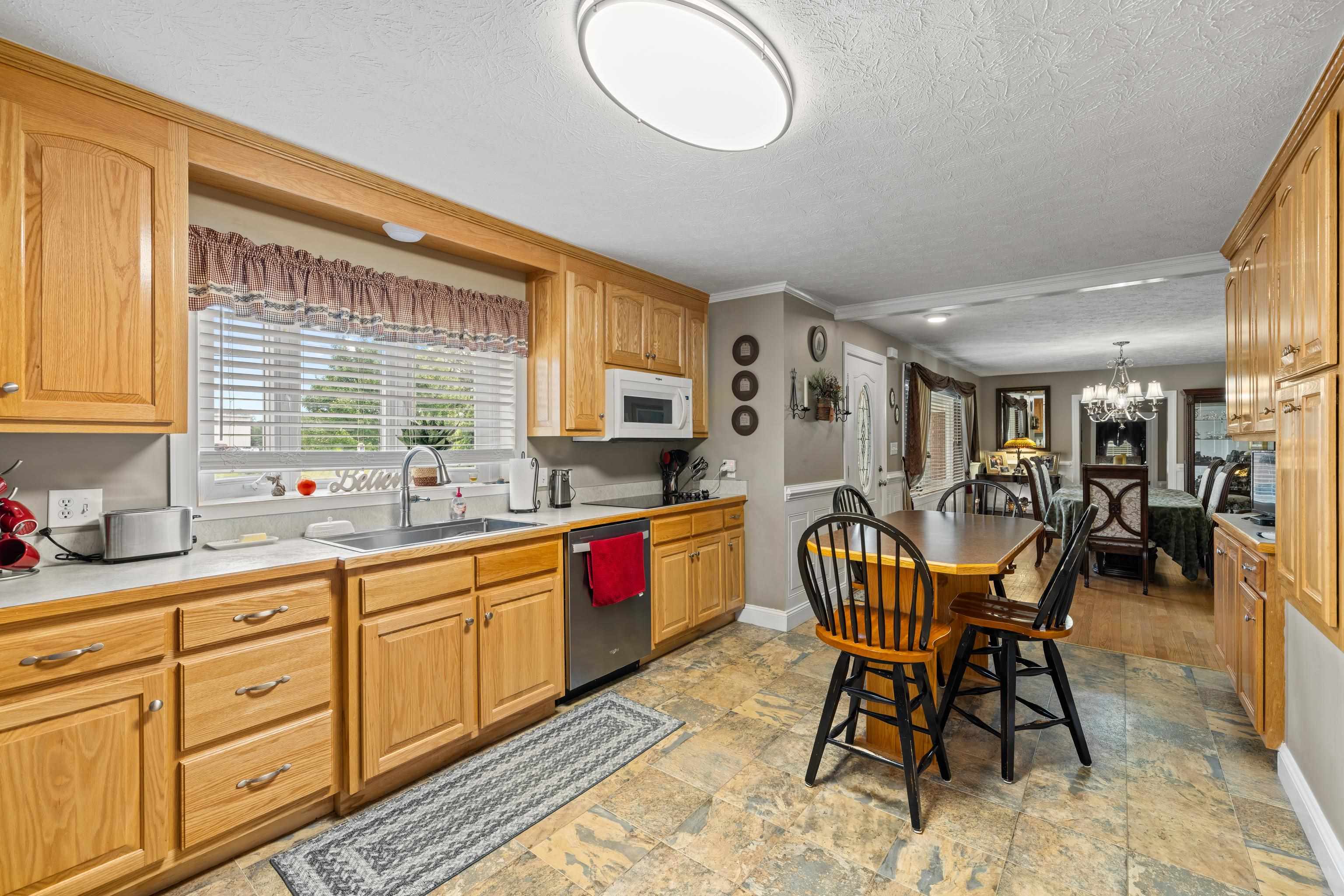 14 FEATHERSTONE DR, LYNDHURST, Virginia 22952, 3 Bedrooms Bedrooms, ,2 BathroomsBathrooms,Residential,14 FEATHERSTONE DR,679319 MLS # 679319