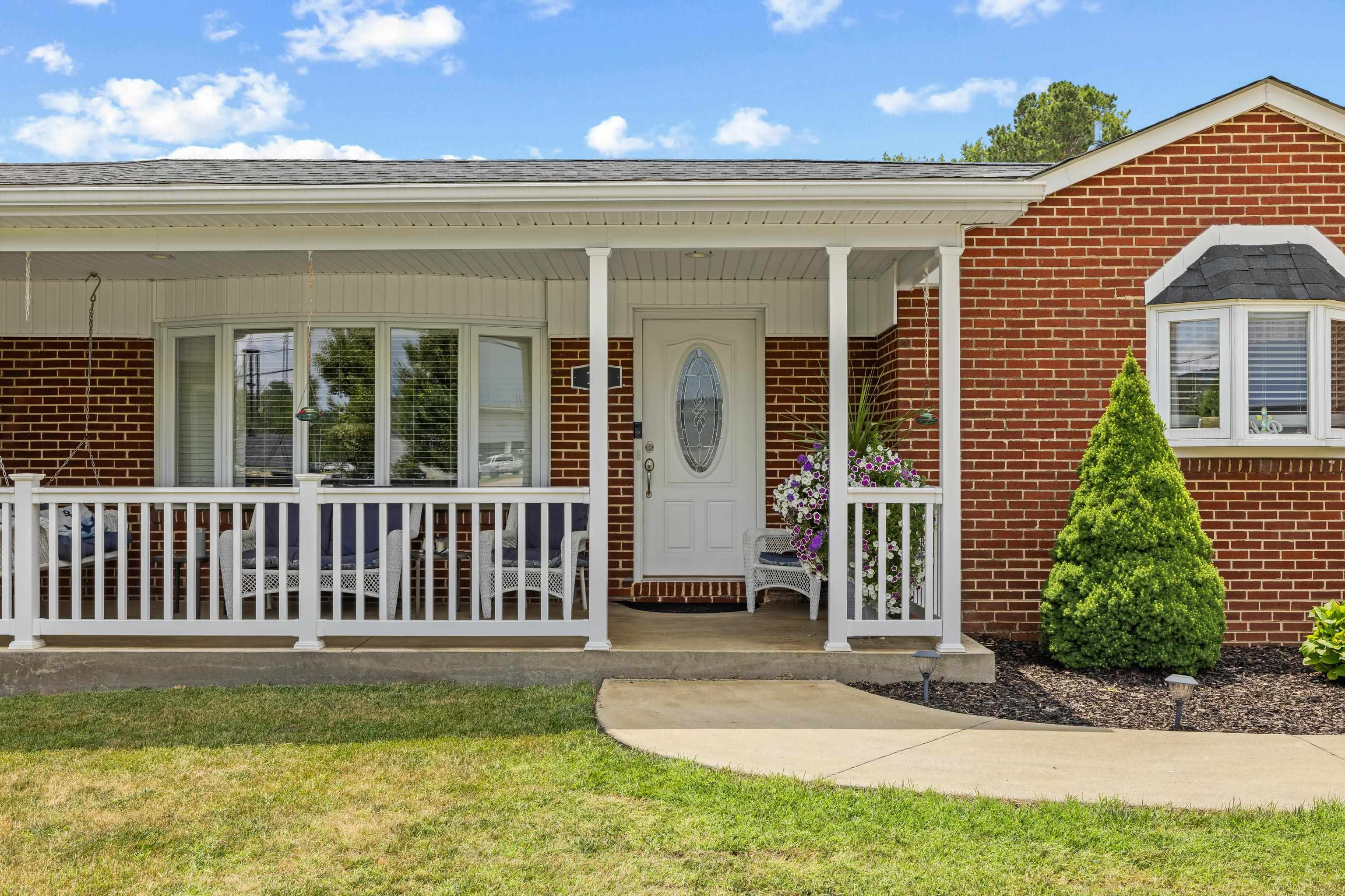 14 FEATHERSTONE DR, LYNDHURST, Virginia 22952, 3 Bedrooms Bedrooms, ,2 BathroomsBathrooms,Residential,14 FEATHERSTONE DR,679319 MLS # 679319