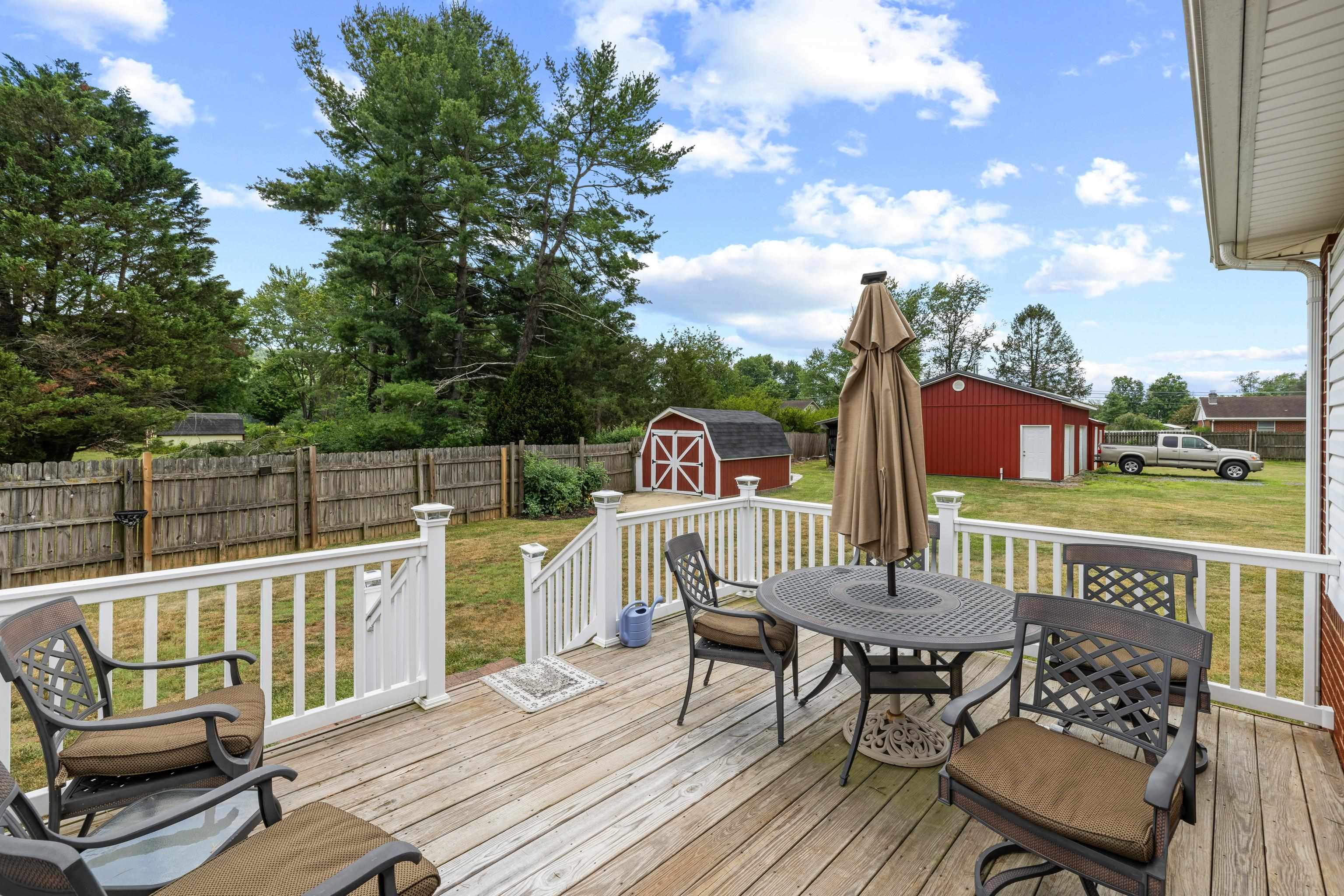 14 FEATHERSTONE DR, LYNDHURST, Virginia 22952, 3 Bedrooms Bedrooms, ,2 BathroomsBathrooms,Residential,14 FEATHERSTONE DR,679319 MLS # 679319