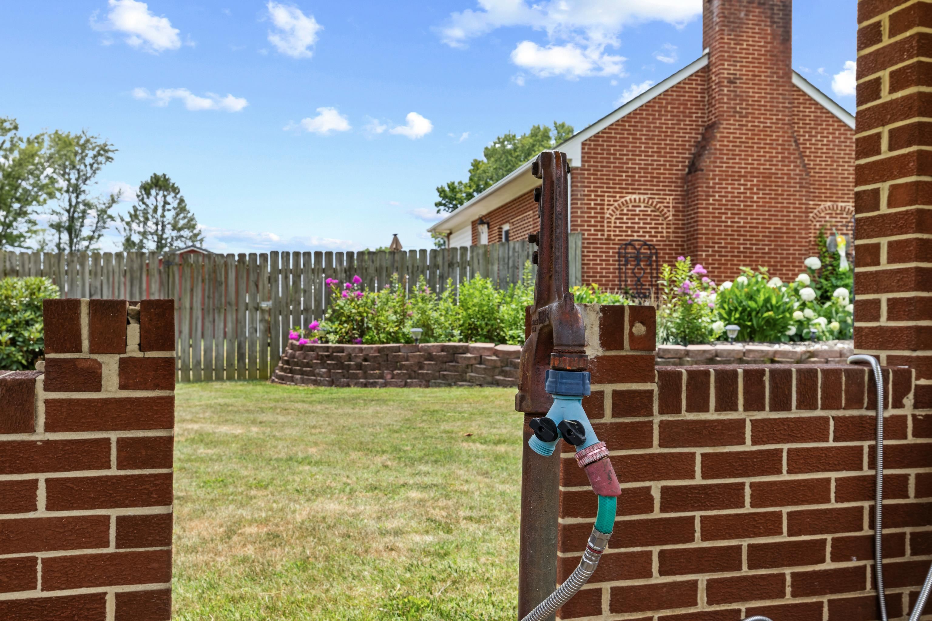 14 FEATHERSTONE DR, LYNDHURST, Virginia 22952, 3 Bedrooms Bedrooms, ,2 BathroomsBathrooms,Residential,14 FEATHERSTONE DR,679319 MLS # 679319