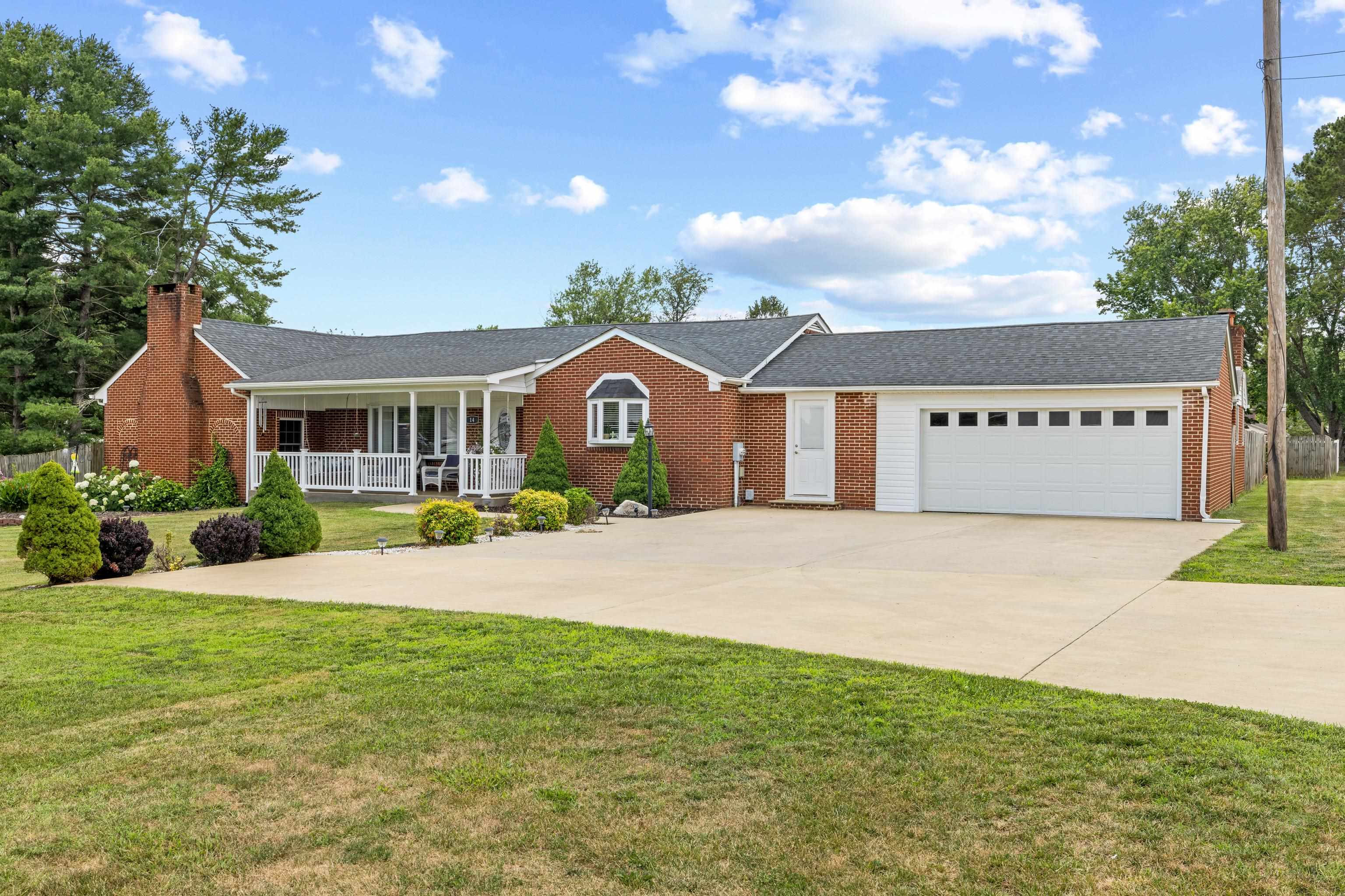 14 FEATHERSTONE DR, LYNDHURST, Virginia 22952, 3 Bedrooms Bedrooms, ,2 BathroomsBathrooms,Residential,14 FEATHERSTONE DR,679319 MLS # 679319