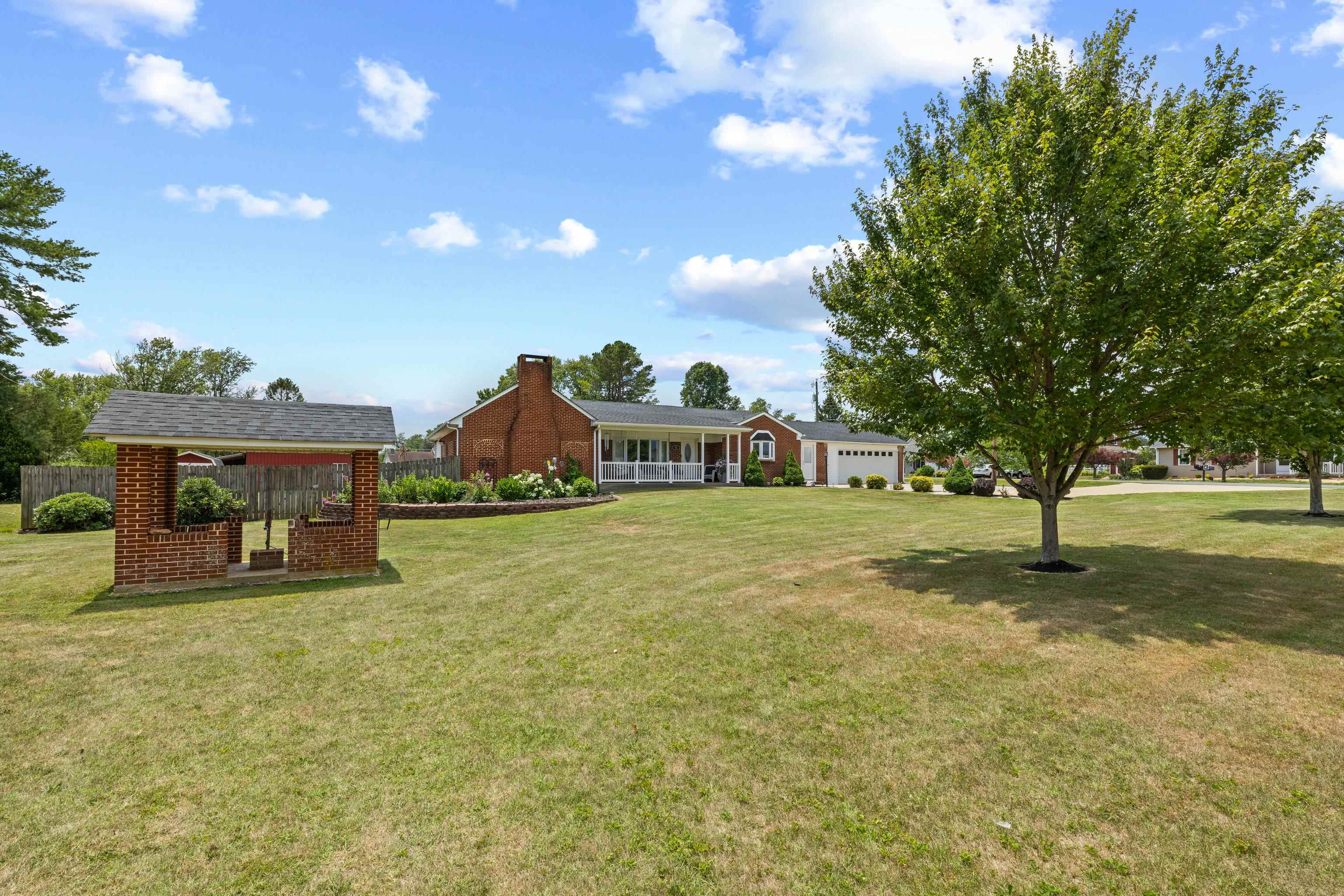 14 FEATHERSTONE DR, LYNDHURST, Virginia 22952, 3 Bedrooms Bedrooms, ,2 BathroomsBathrooms,Residential,14 FEATHERSTONE DR,679319 MLS # 679319