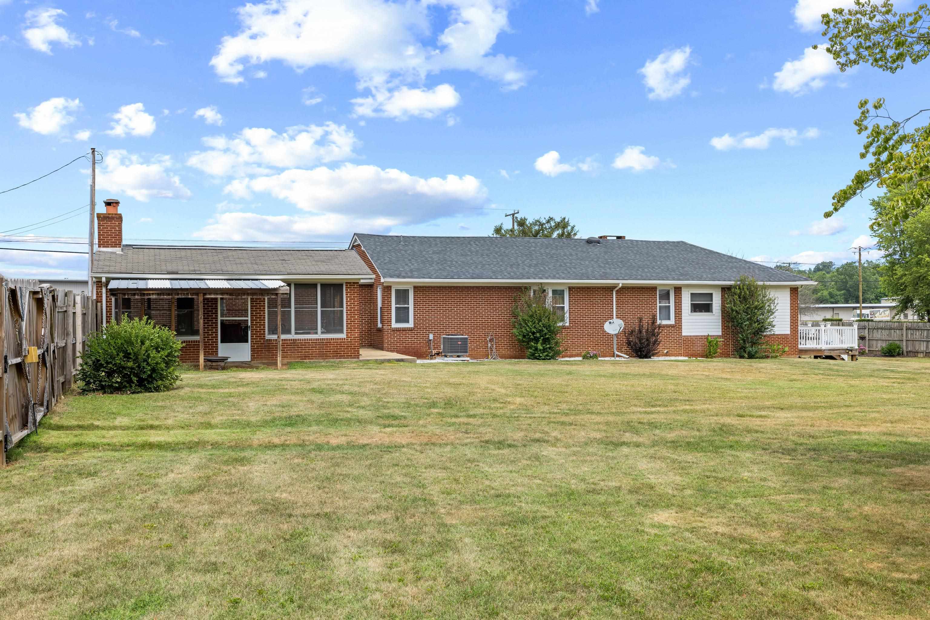 14 FEATHERSTONE DR, LYNDHURST, Virginia 22952, 3 Bedrooms Bedrooms, ,2 BathroomsBathrooms,Residential,14 FEATHERSTONE DR,679319 MLS # 679319