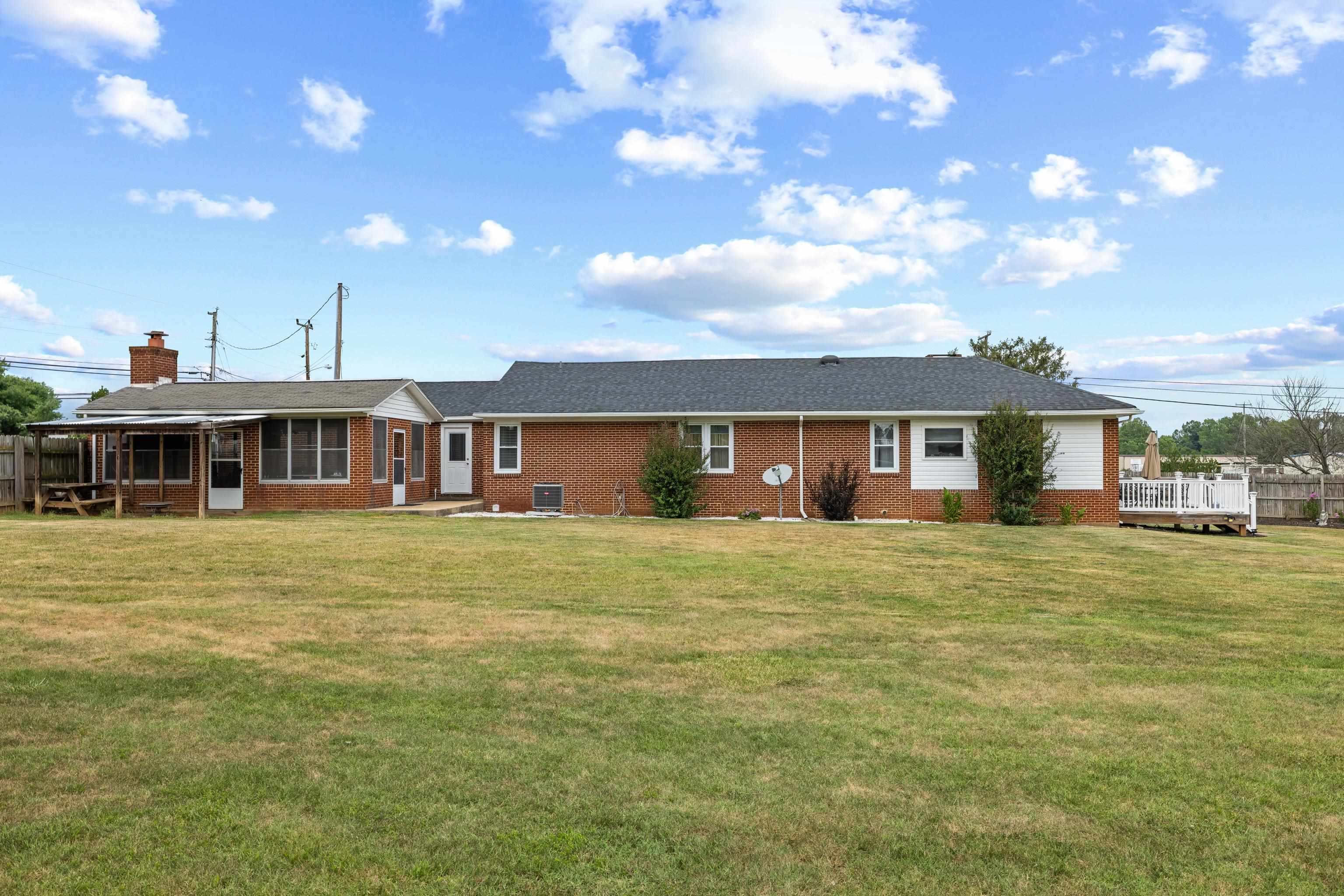 14 FEATHERSTONE DR, LYNDHURST, Virginia 22952, 3 Bedrooms Bedrooms, ,2 BathroomsBathrooms,Residential,14 FEATHERSTONE DR,679319 MLS # 679319
