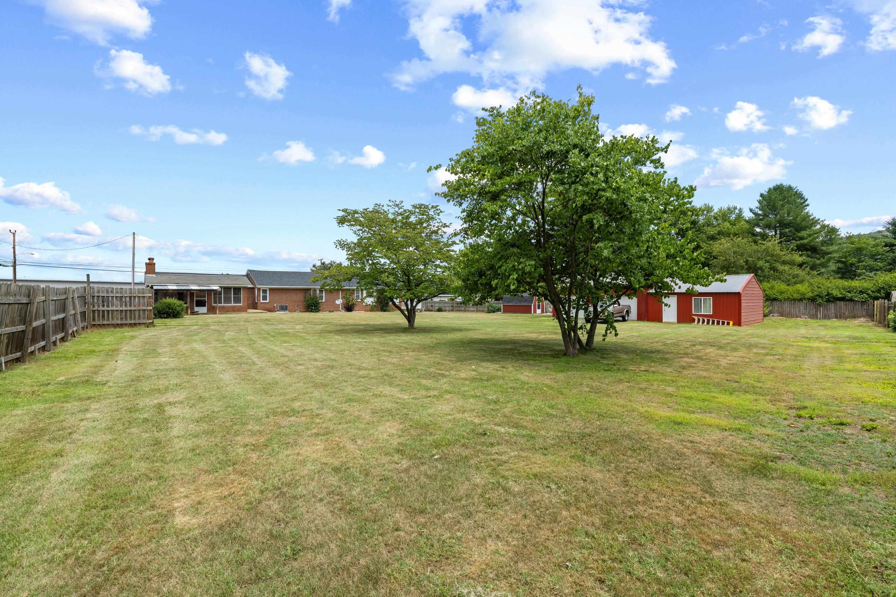 14 FEATHERSTONE DR, LYNDHURST, Virginia 22952, 3 Bedrooms Bedrooms, ,2 BathroomsBathrooms,Residential,14 FEATHERSTONE DR,679319 MLS # 679319