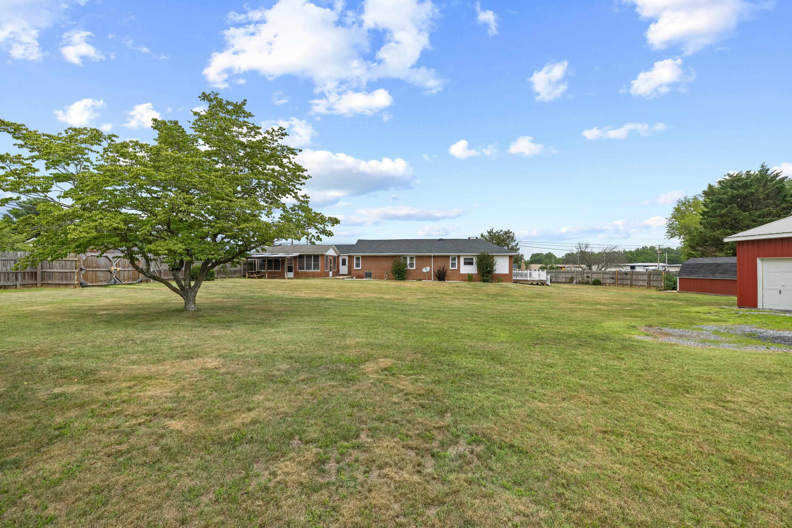14 FEATHERSTONE DR, LYNDHURST, Virginia 22952, 3 Bedrooms Bedrooms, ,2 BathroomsBathrooms,Residential,14 FEATHERSTONE DR,679319 MLS # 679319