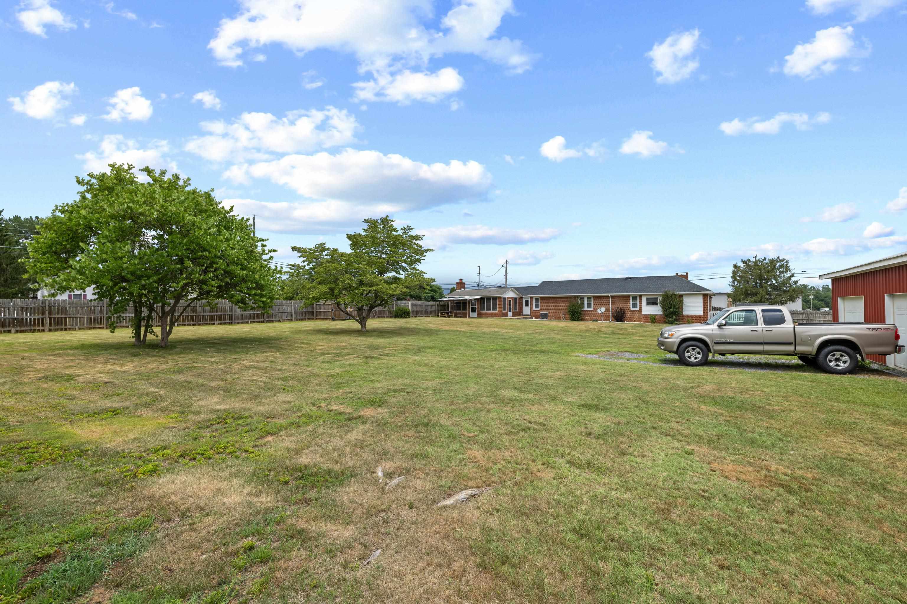 14 FEATHERSTONE DR, LYNDHURST, Virginia 22952, 3 Bedrooms Bedrooms, ,2 BathroomsBathrooms,Residential,14 FEATHERSTONE DR,679319 MLS # 679319