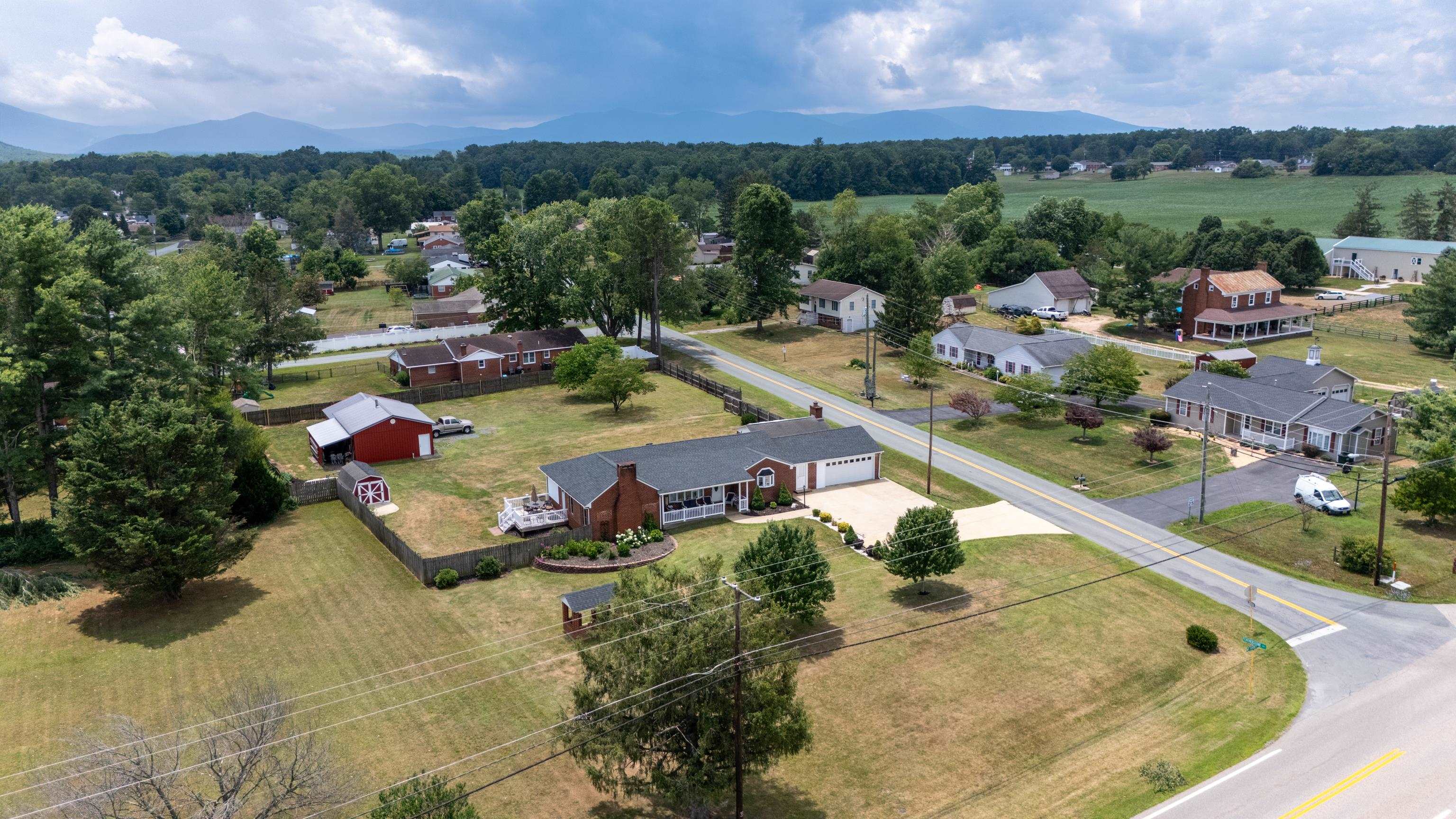 14 FEATHERSTONE DR, LYNDHURST, Virginia 22952, 3 Bedrooms Bedrooms, ,2 BathroomsBathrooms,Residential,14 FEATHERSTONE DR,679319 MLS # 679319